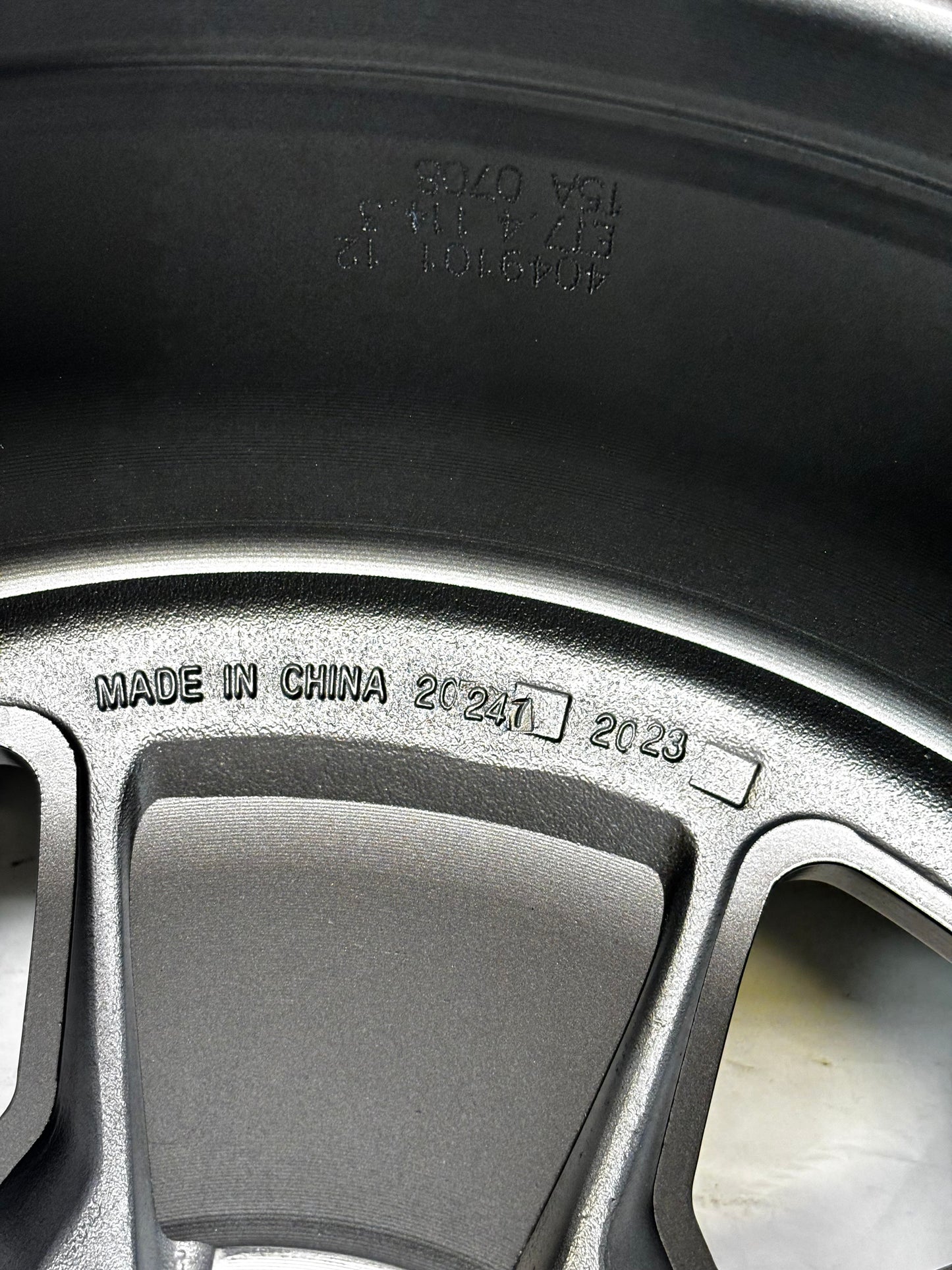 LEGENDARY WHEEL CO. STYLED ALLOY WHEEL 17"X8" CHARCOAL/MACHINED 5X114.3 ET7.4