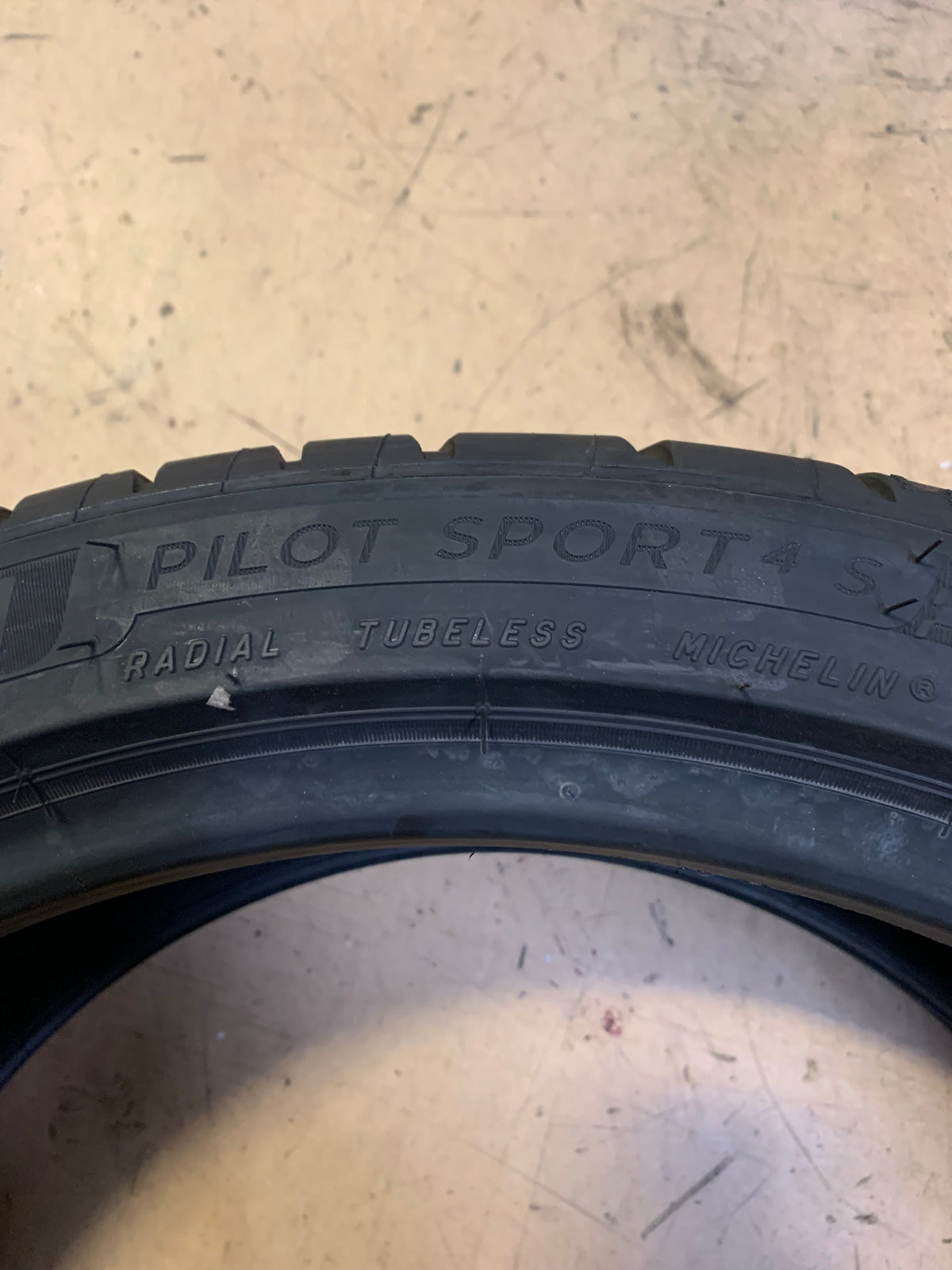 2 MICHELIN PILOT SPORT 4S BSW P 225 40 18 92Y XL ALL SEASON TIRE 02717