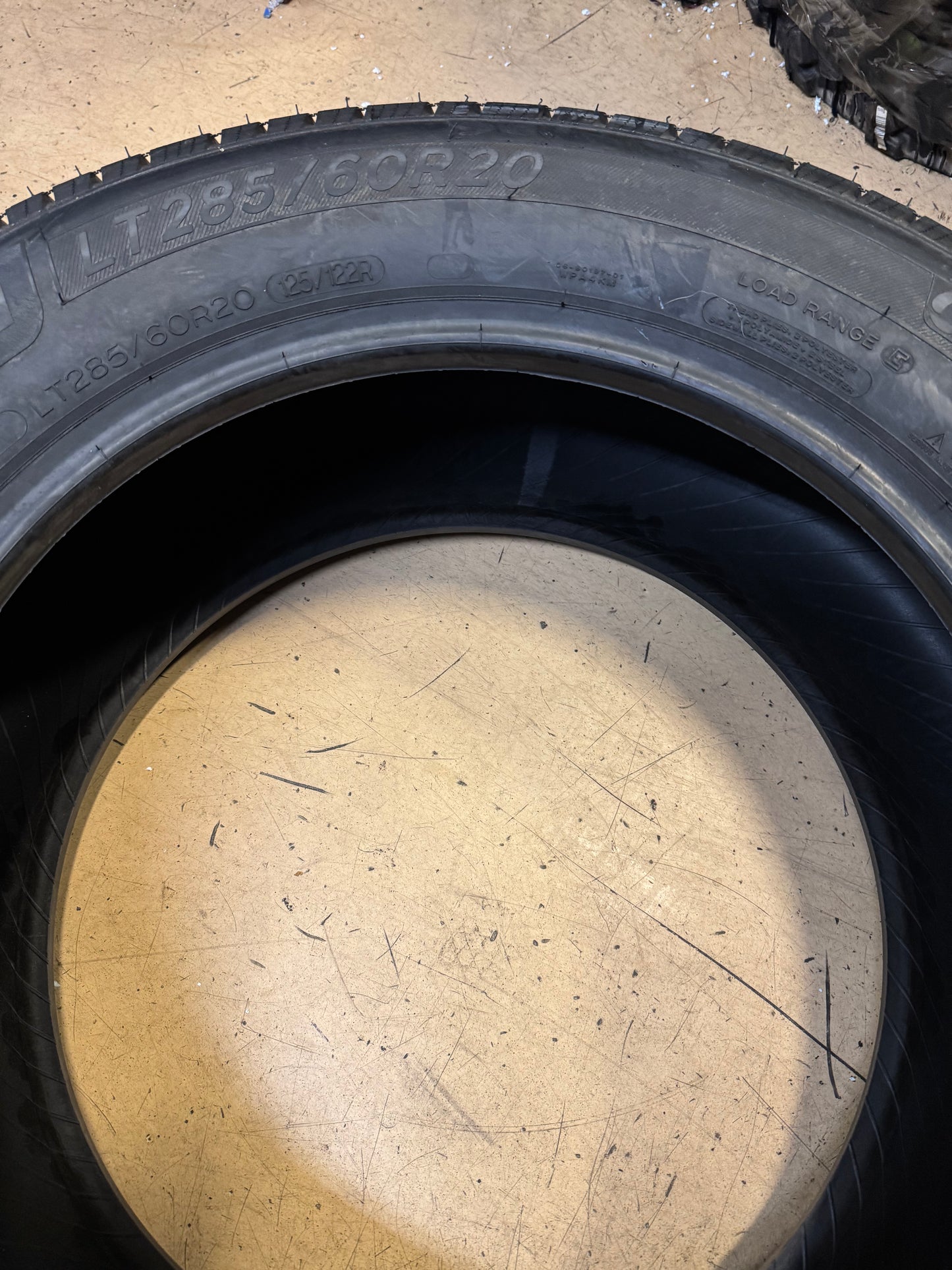 MICHELIN DEFENDER LTX M/S BSW LT 285 60 20 125/122R 10PLY ALL SEASON TIRE 21239