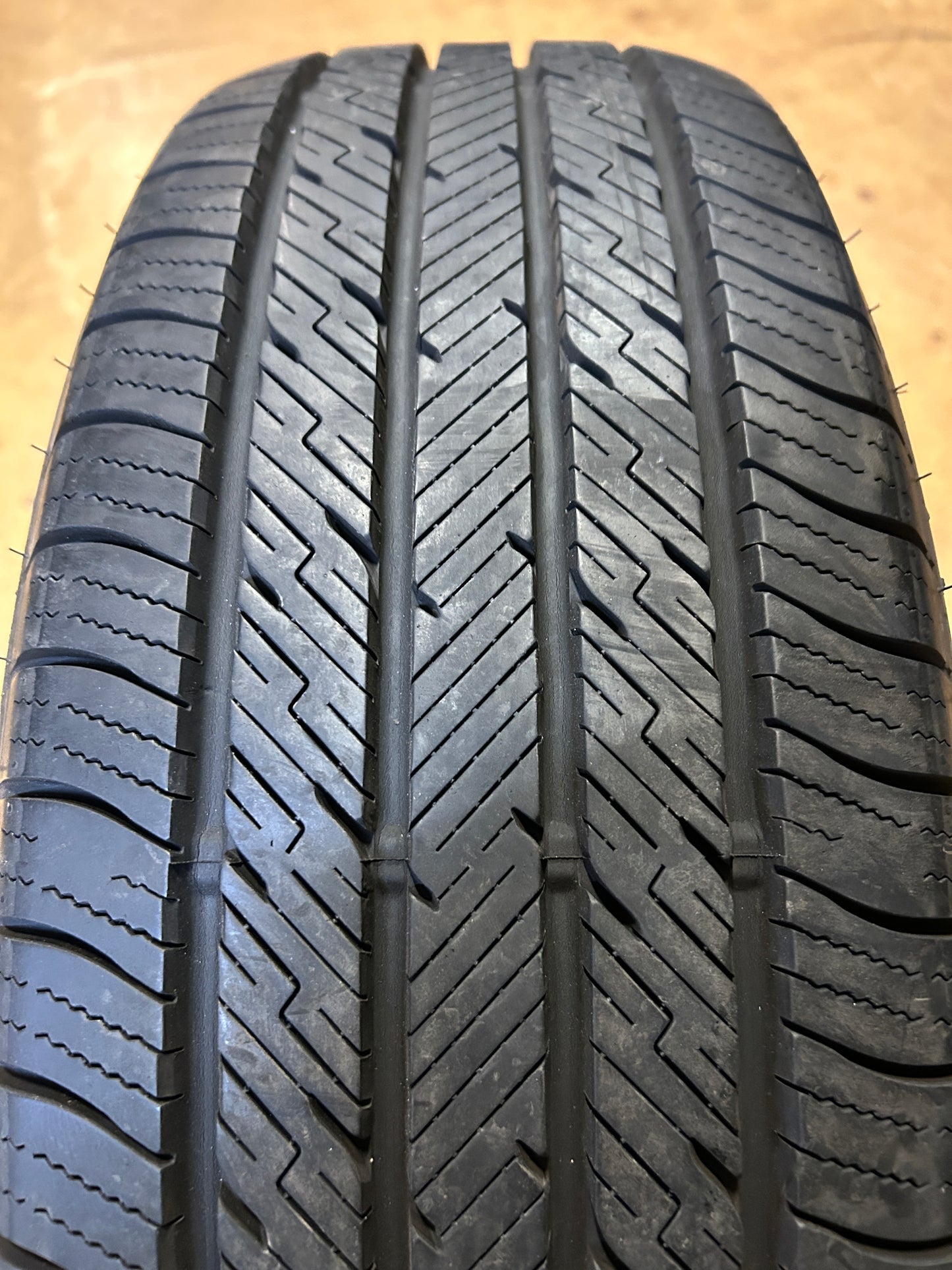 USED 10/32” FALKEN PRO G5 TOURING A/S P 215 65 17 99H ALL SEASON TIRE 28661782