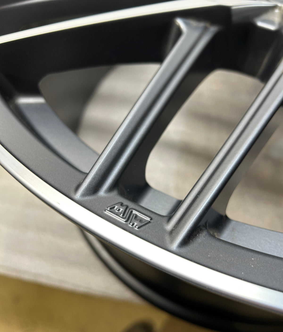 MSW TYPE 50 21X10.5 ET43 5X112 MACHINED W/GUNMETAL ACCENT REAR WHEEL