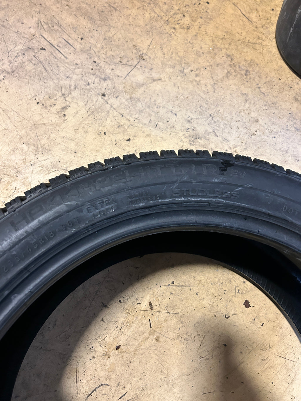 NOKIAN HAKKAPELIITTA R5 EV FOAM BSW P 235 45 18 98T XL WINTER TIRE TF00005