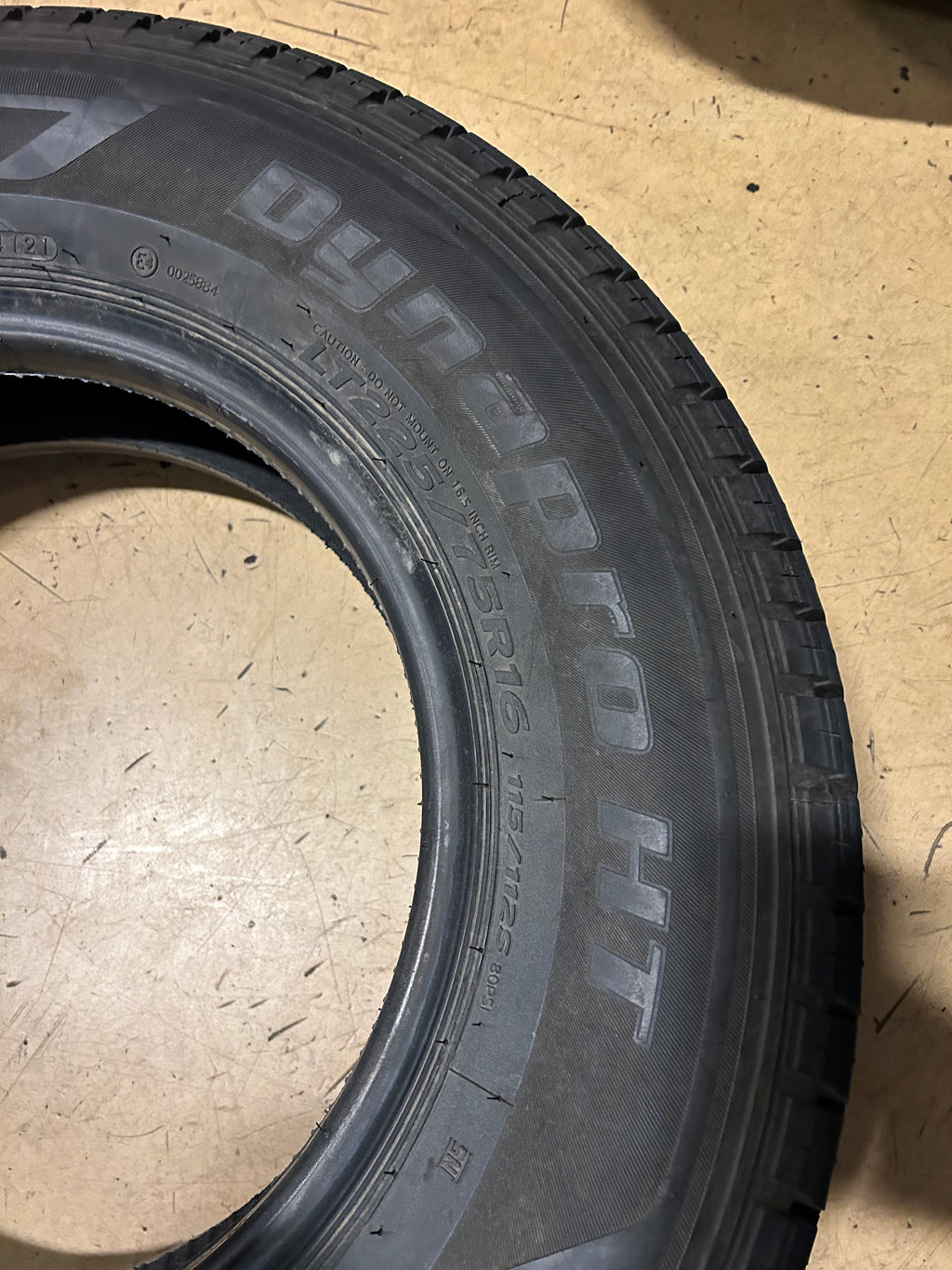 USED 13.5/32" HANKOOK DYNAPRO HT LT 225 75 16 115/112S 10PLY HIGHWAY TIRE 2001831
