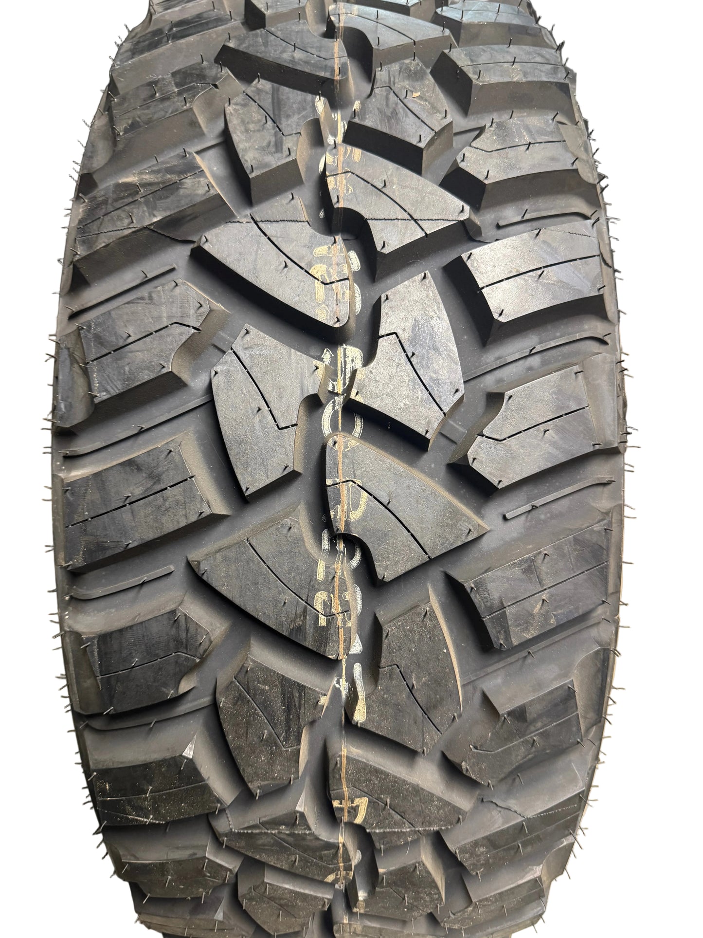 NOS FURY COUNTRY HUNTER M/T II BSW LT 35 12.5 22 117Q 12PLY MUD TERRAIN TIRE FCHII35125022A