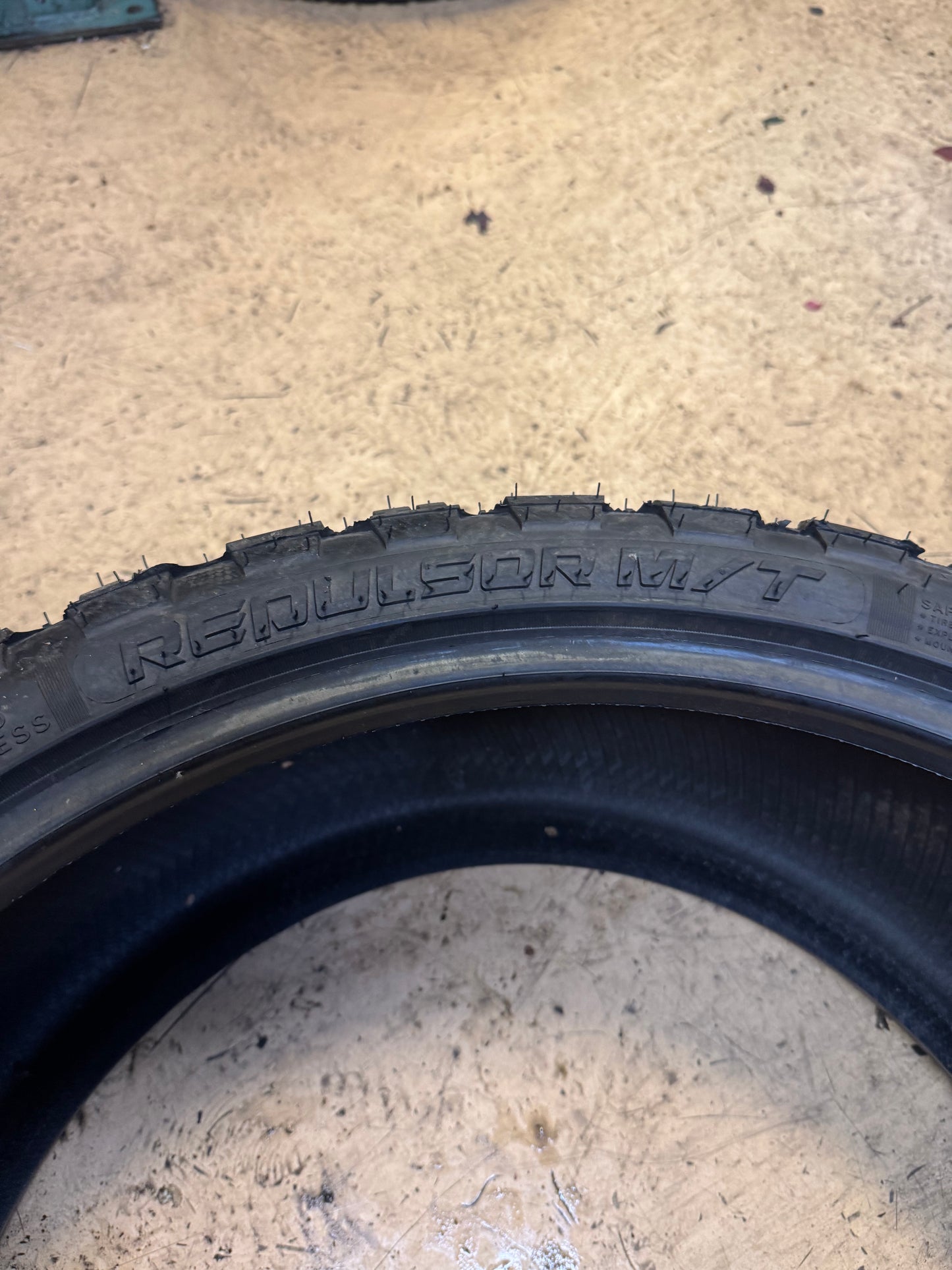 (KSL ONLY) 2 RBP REPULSOR M/T BSW LT  33 12.5 24 104Q 10PLY MUD TERRAIN TIRE RBPMT241250020