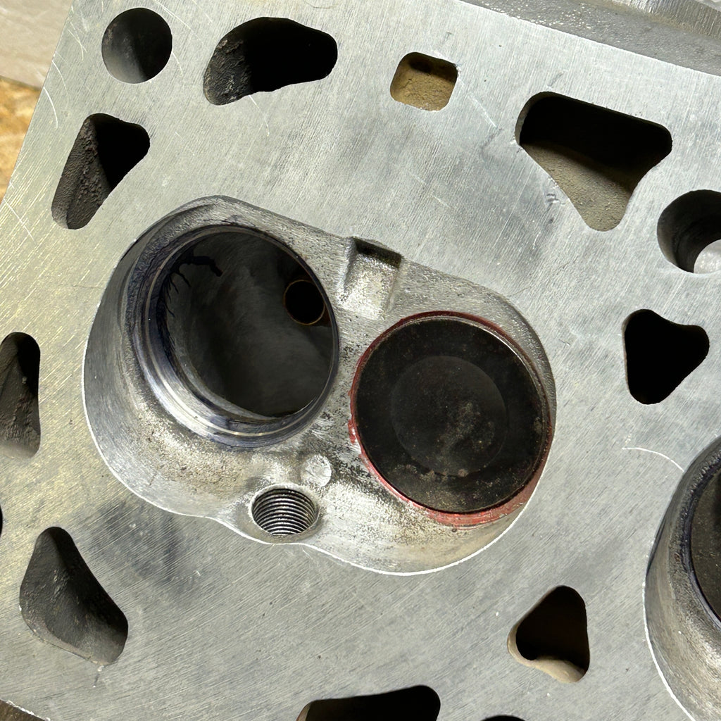 PORSCHE 928 S2 4.7L V8 CYLINDER HEAD MISSING PARTS 9281043483R