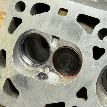 PORSCHE 928 S2 4.7L V8 CYLINDER HEAD MISSING PARTS 9281043483R