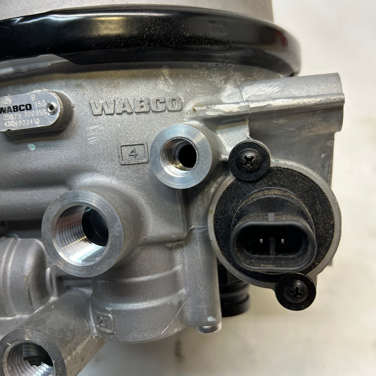 WABCO 432-480-341-0 HP Air Brake Dryer - 12V, Coalescing Cartridge, with Purge Tank