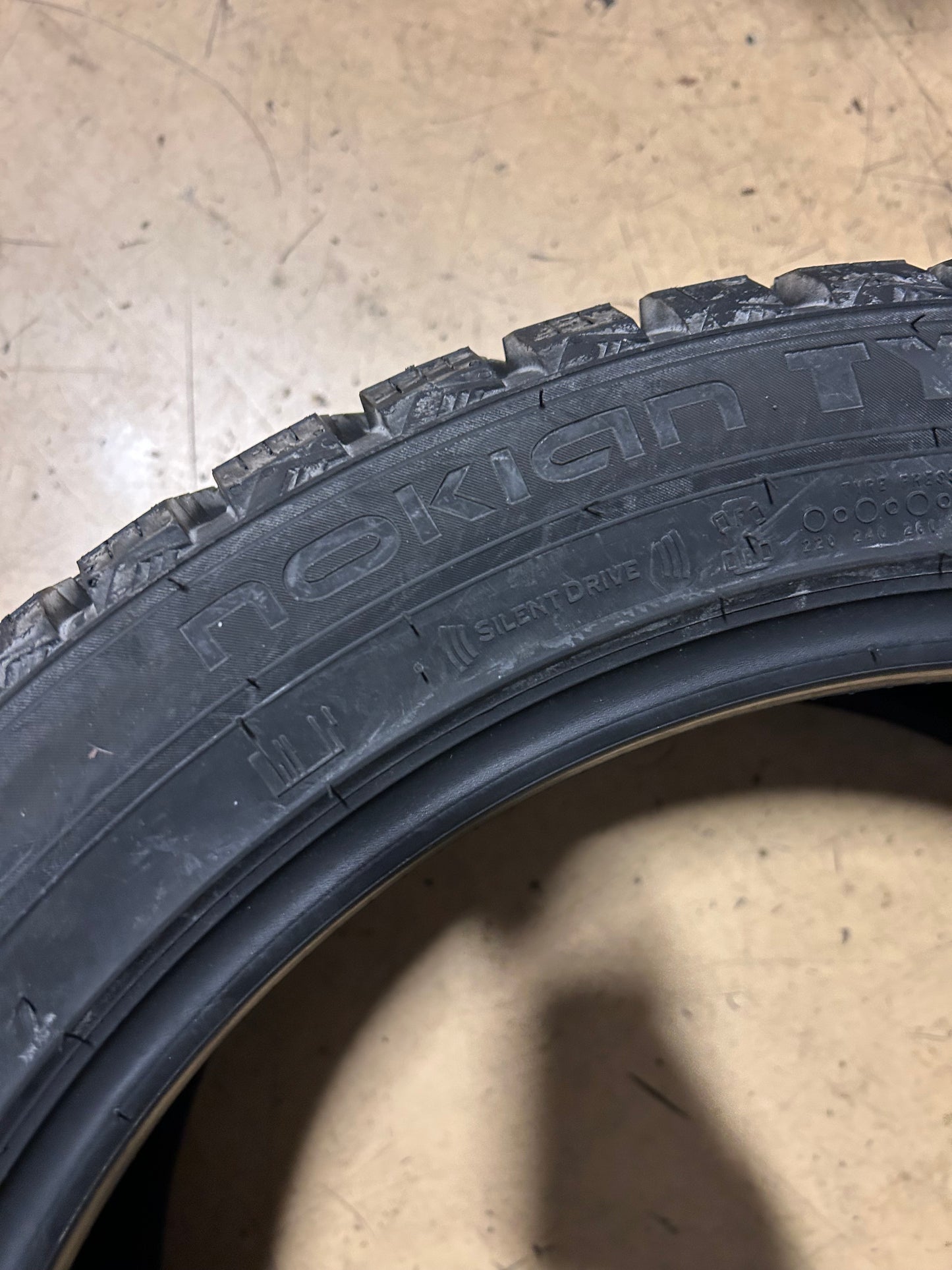NOKIAN HAKKAPELIITTA 10 EV STUDDED BSW P 235 45 18 98T XL WINTER TIRE TSF00001