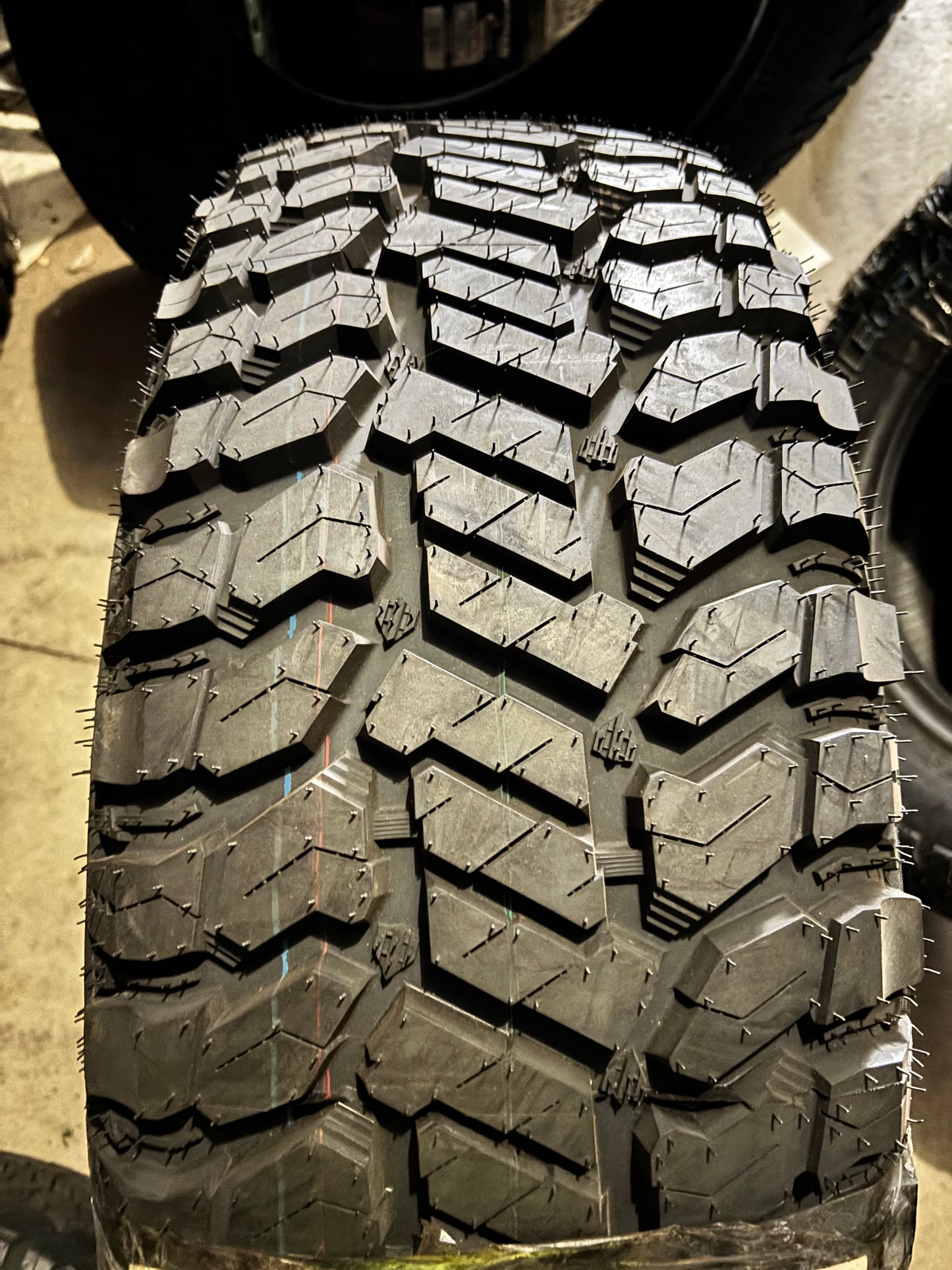 RADAR RENEGADE R/T+ LT 275 60 20 123/120Q LRE10PLY RADA0222027560E SU16