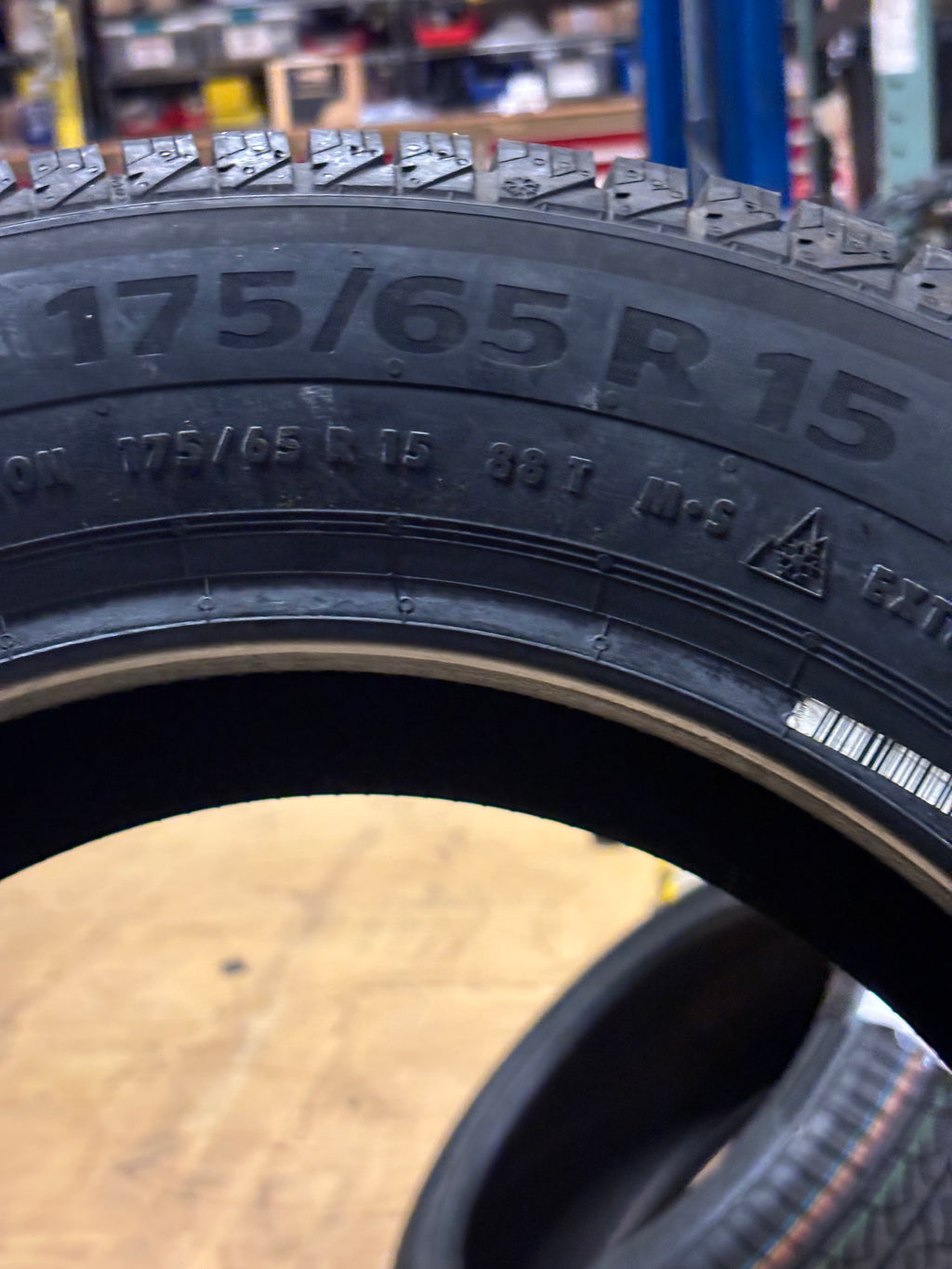 CONTINENTAL VIKINGCONTACT 7 P 175 65 15 88T SL SNOW WINTER TIRE 03453710000