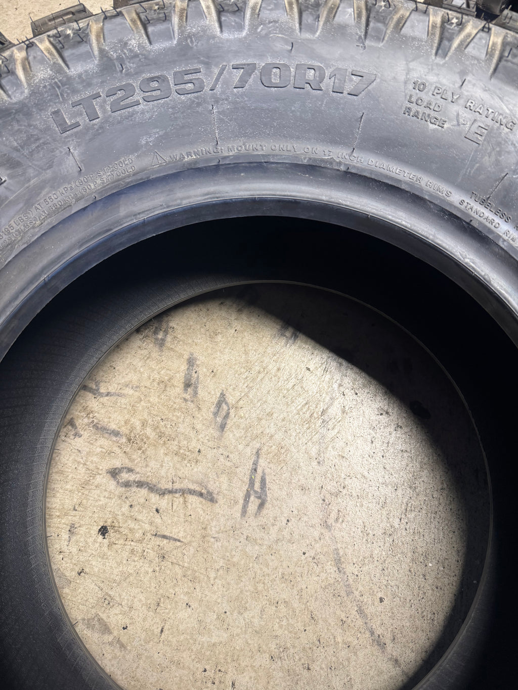 NOS MUD CLAW COMP MTX BSW LT 295 70 17 121/118Q 10PLY MUD TERRAIN TIRE MTX21