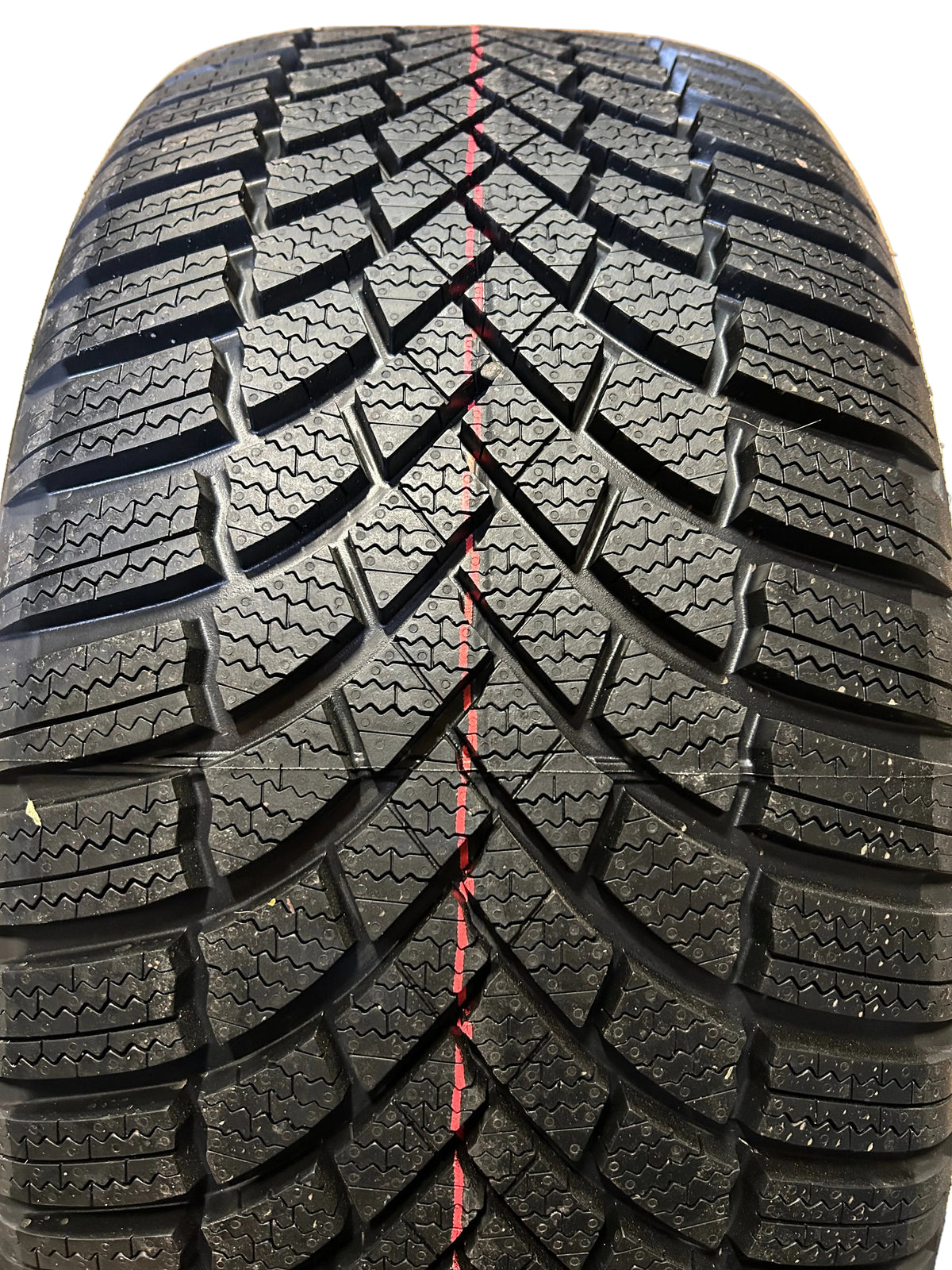 BRIDGESTONE BLIZZAK LM005 P 235 40 19 96V XL PERFORMANCE WINTER TIRE 015188