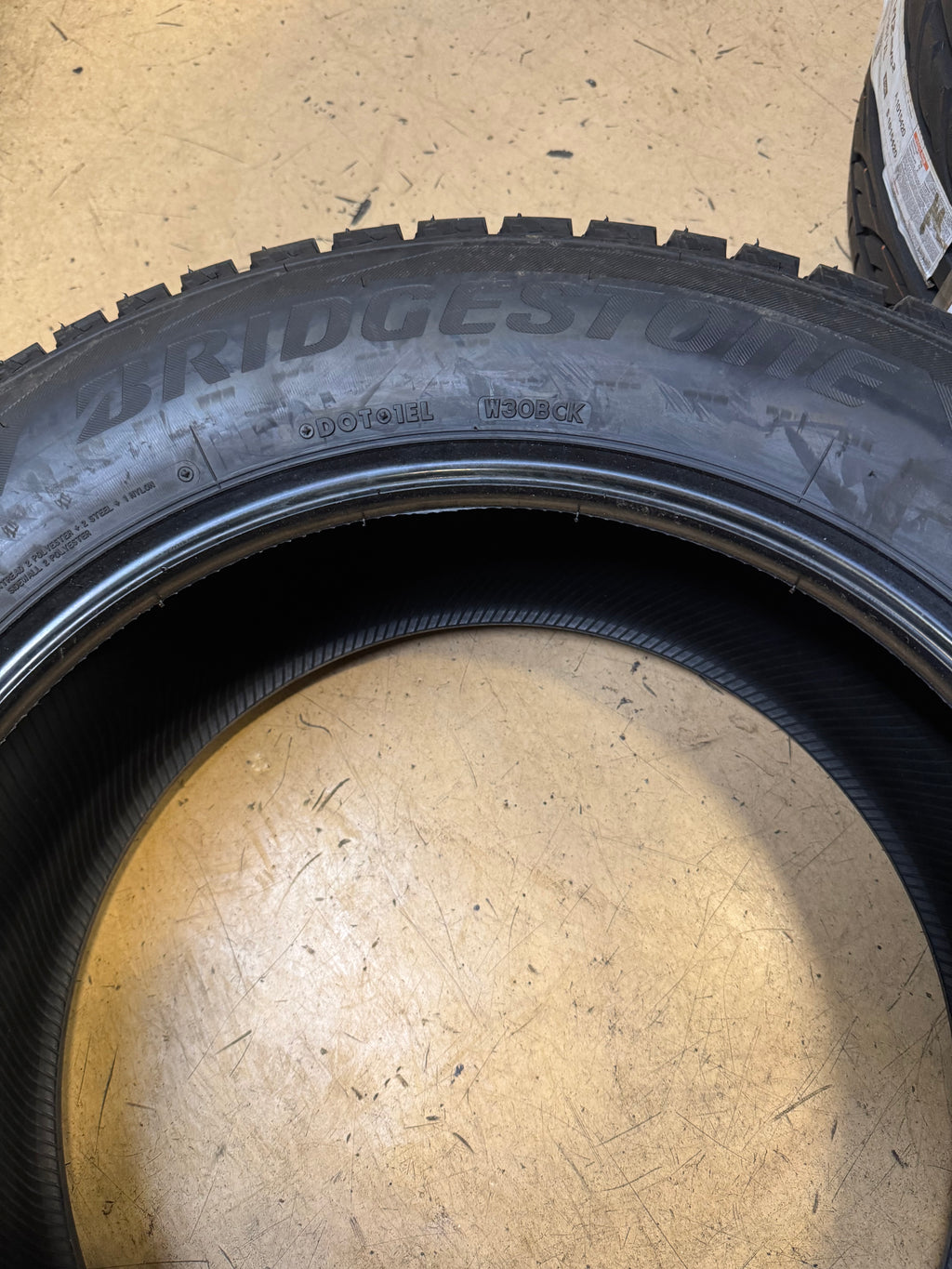 BRIDGESTONE BLIZZAK DM-V2 BSW P 235 65 19 109S XL WINTER TIRE 004315
