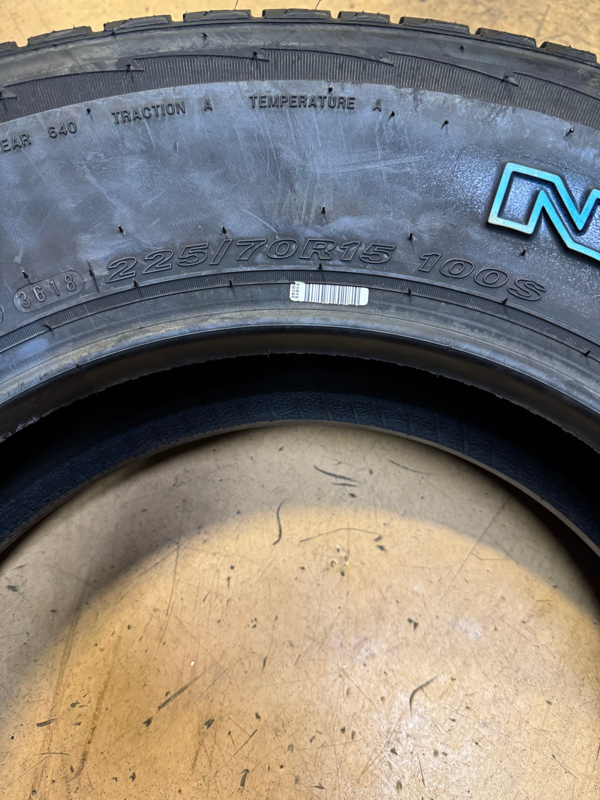 NOS NEXEN ROADIAN HTX RH5 ROWL P 225 70 15 100S HIGHWAY TERRAIN TIRE 13137NXK