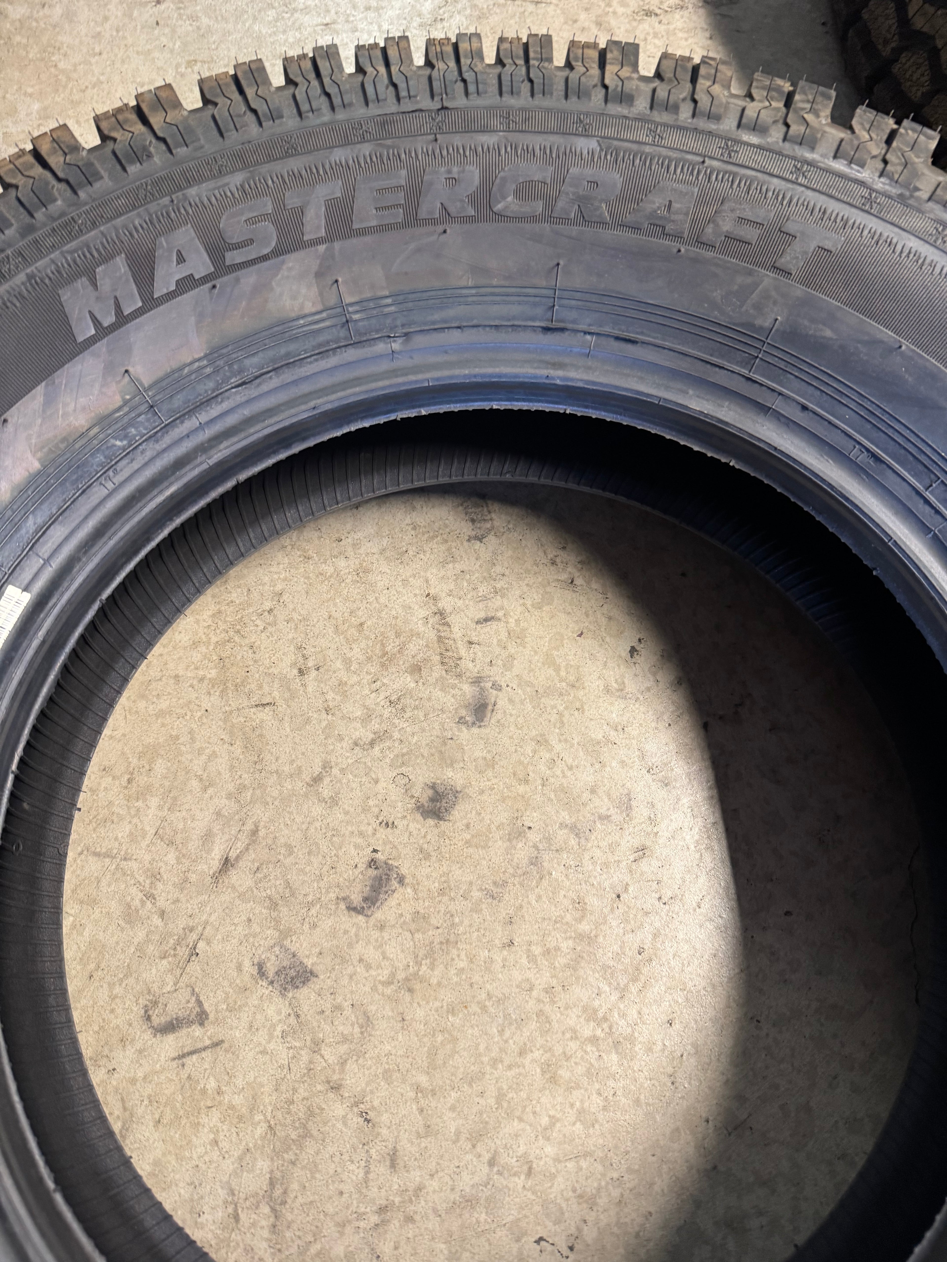 2 NOS MASTERCRAFT COURSER MSR BSW LT 235 80 17 120/117 10PLY WINTER TIRE 90000005742
