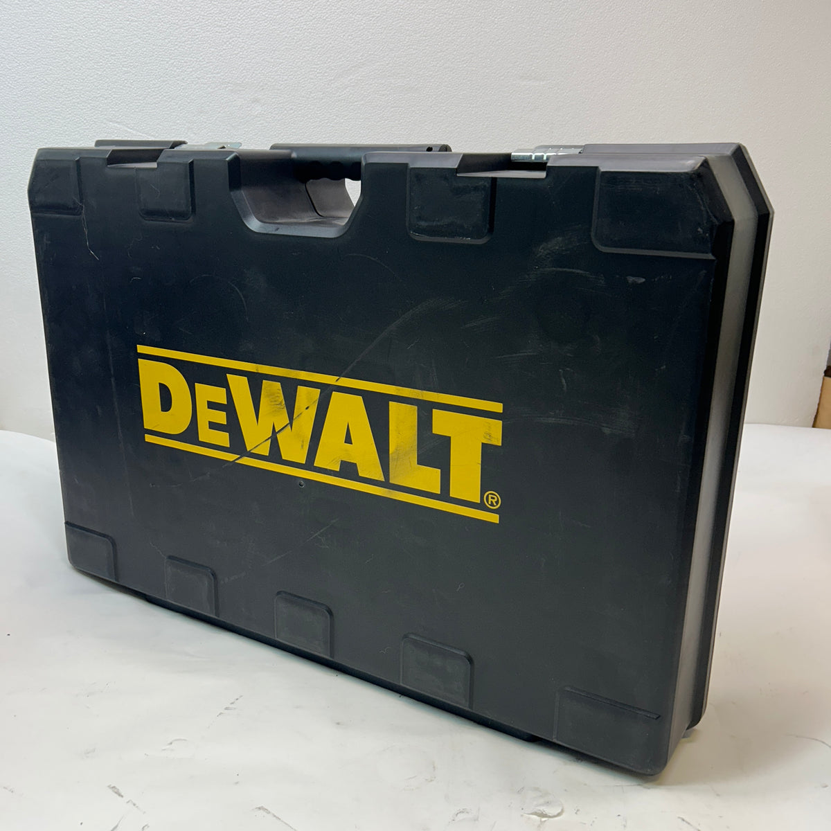 DEWALT 2" CORDLESS MAGNETIC DRILL PRESS KIT MISSING BATTERY #1  DCD1624GX2