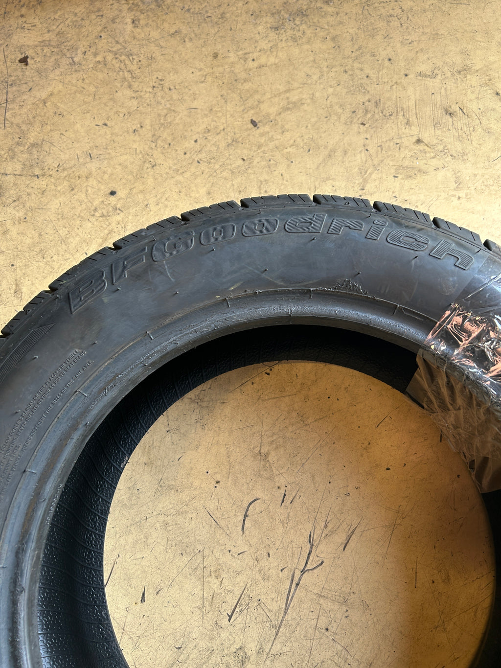 USED 11/32” BFGOODRICH ADVANTAGE CONTROL P 195 60 15 88H ALL SEASON TIRE 11824