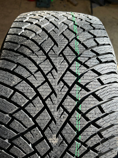 4 NOKIAN HAKKAPELIITTA R5 EV BSW P 235 35 20 92T XL WINTER TIRE TF00018