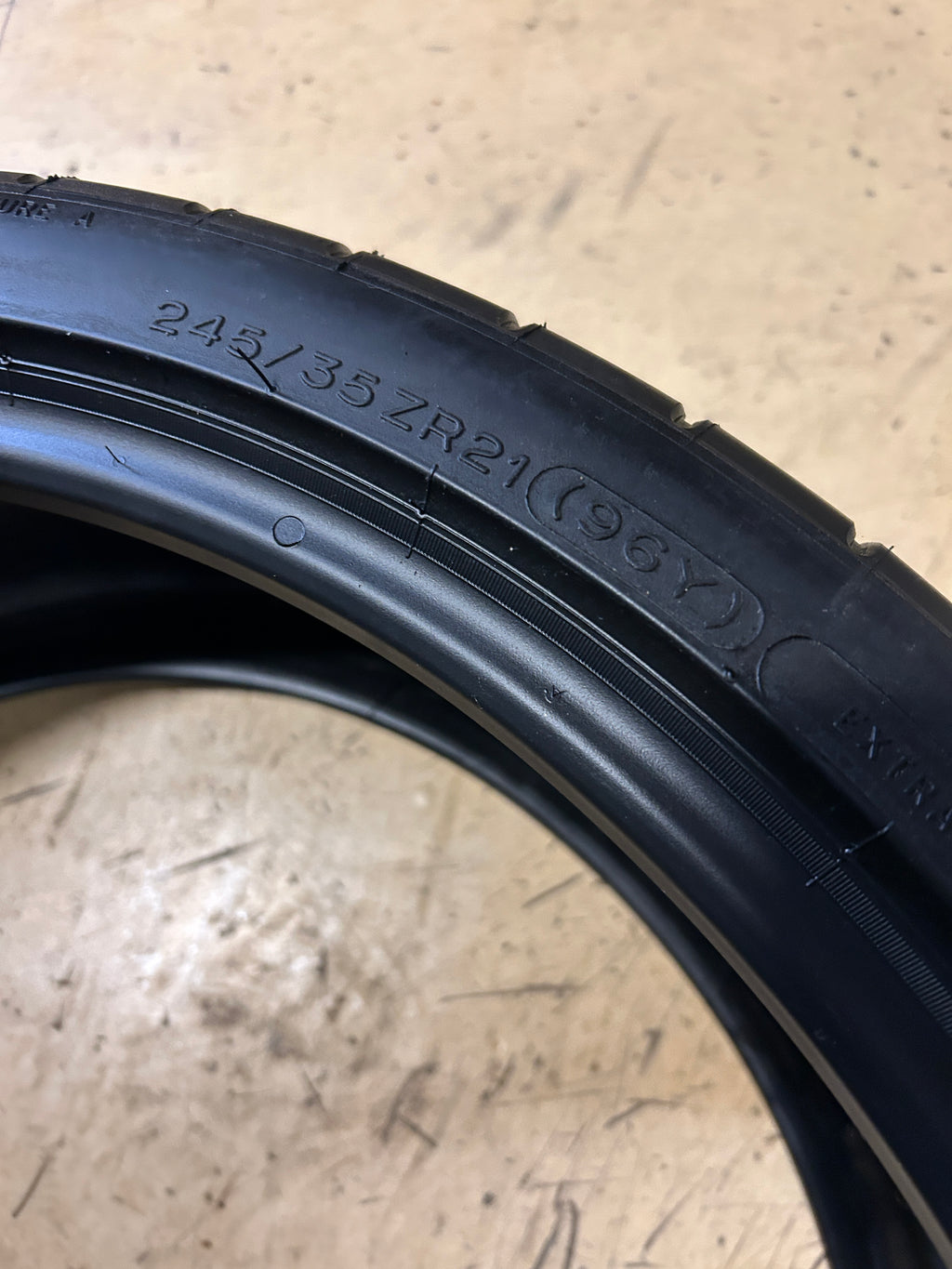 2 NOS MICHELIN SUPER SPORT BSW P 245 35 21 96Y UHP TIRE 66697
