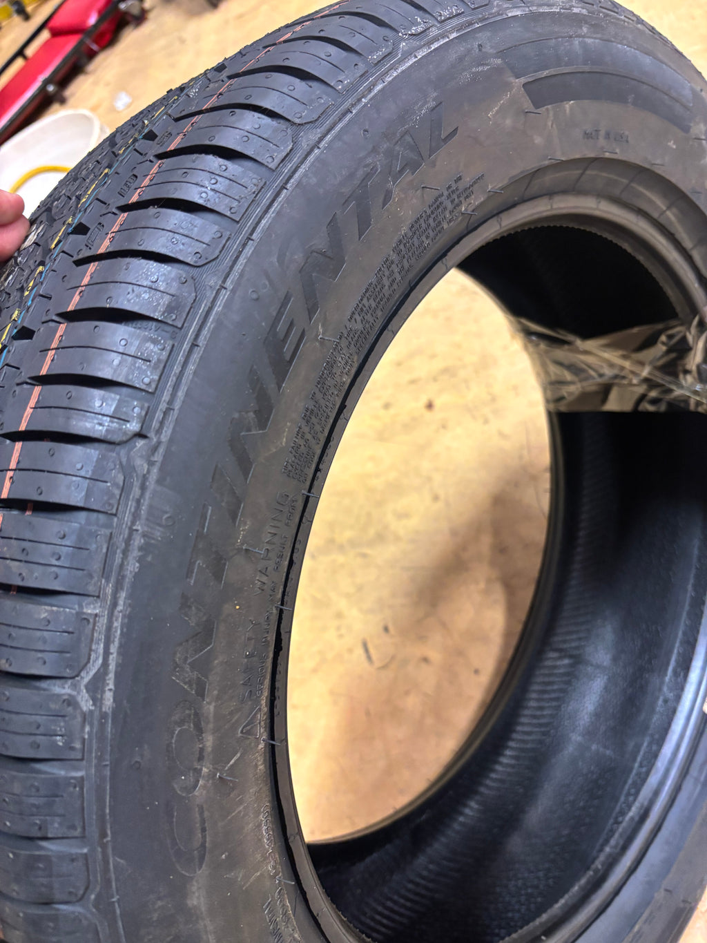 CONTINENTAL TRUECONTACT TOUR P 215 55 17 94H SL ALL SEASON TIRE 15570020000