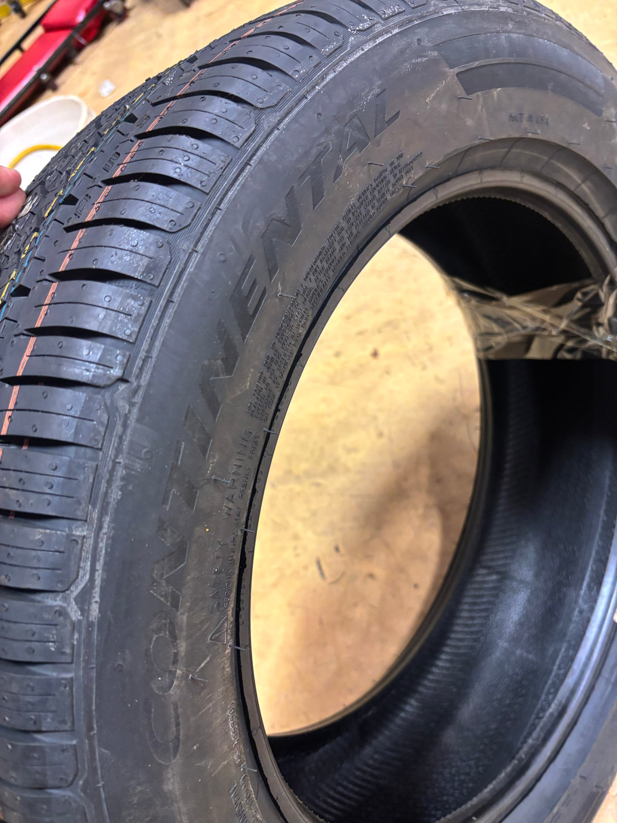 CONTINENTAL TRUECONTACT TOUR P 215 55 17 94H SL ALL SEASON TIRE 15570020000