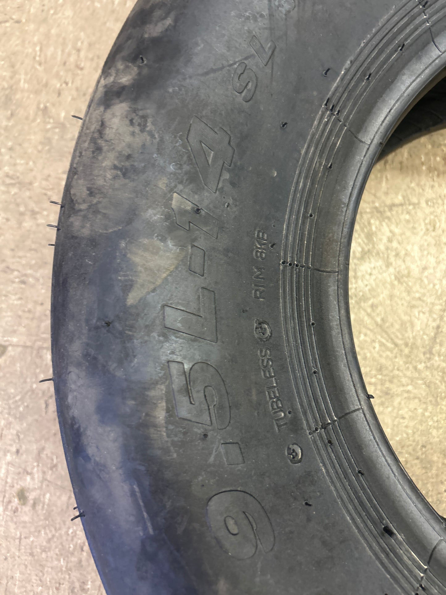 SUPERGUIDER I-1 BSW 9.5L 15 8PLY RIB IMPLEMENT TIRE 16009