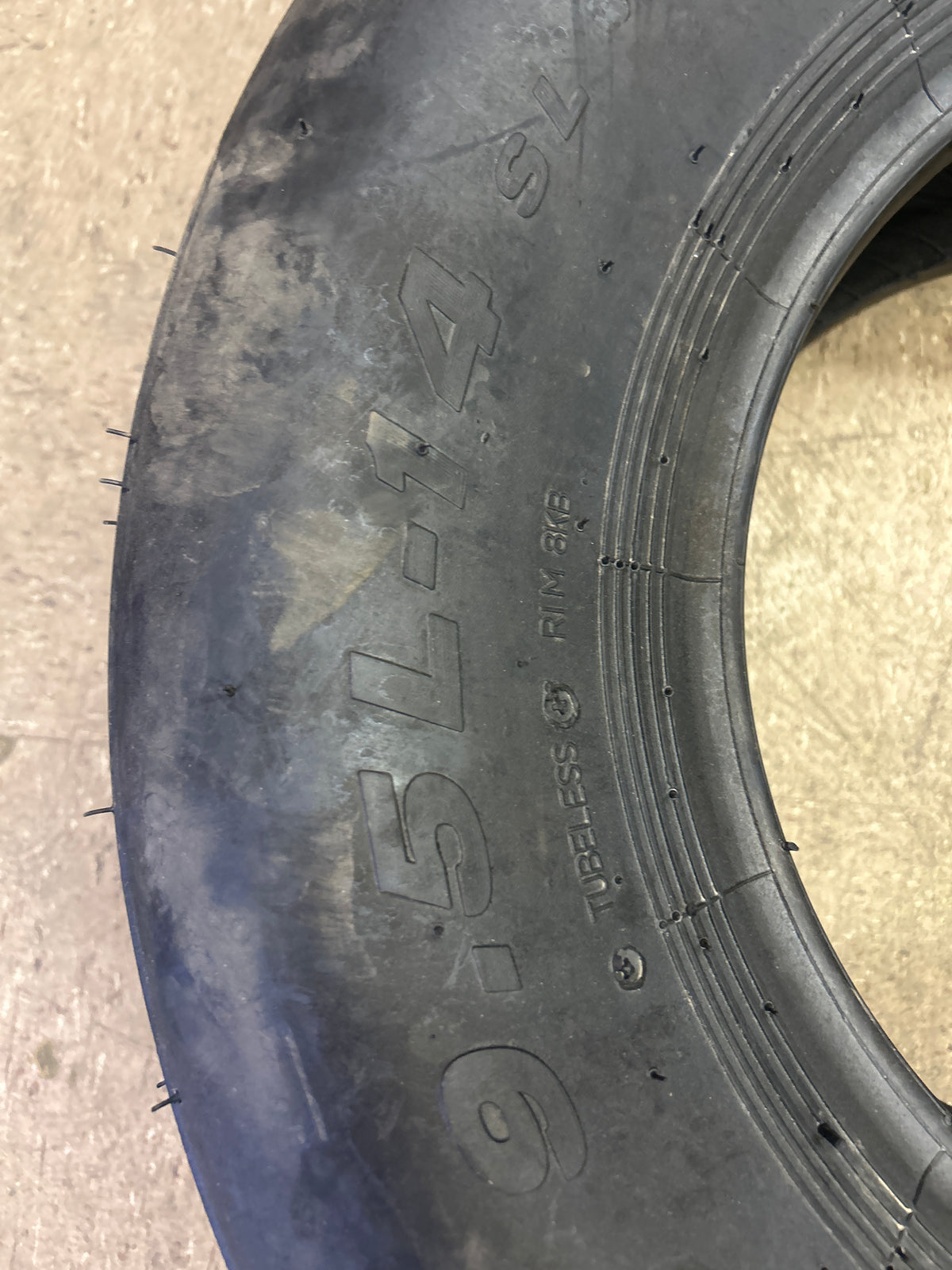 SUPERGUIDER I-1 BSW 9.5L 15 8PLY RIB IMPLEMENT TIRE 16009