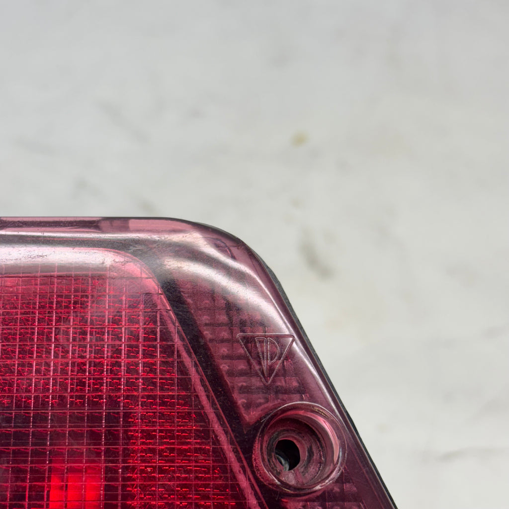 USED PORSCHE 911 TAIL LIGHT RIGHT PASSANGER 89-94 L90002404