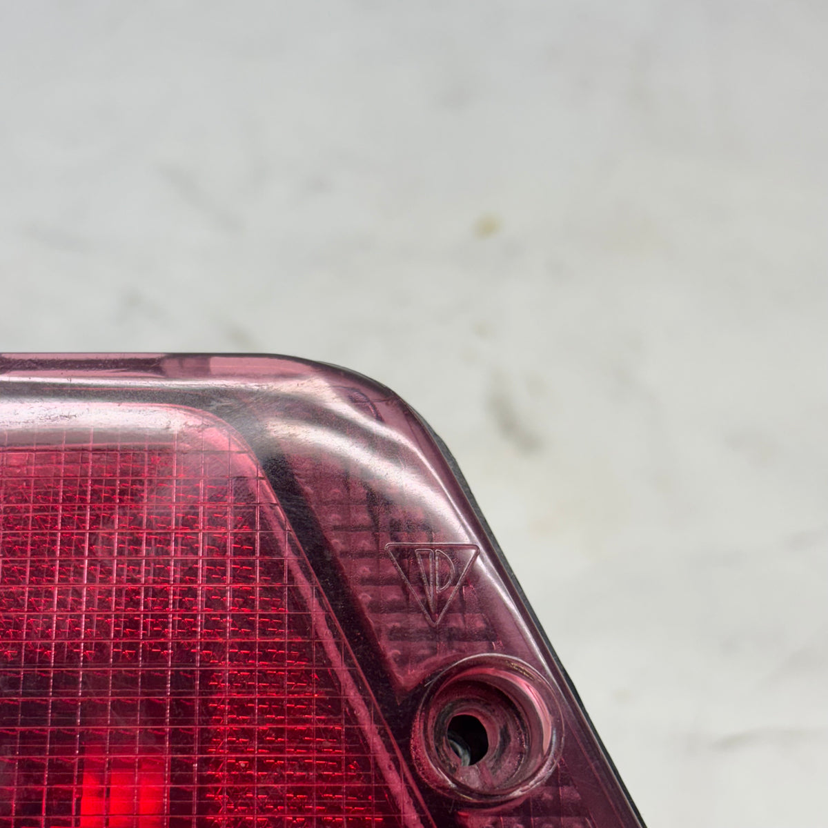 USED PORSCHE 911 TAIL LIGHT RIGHT PASSANGER 89-94 L90002404