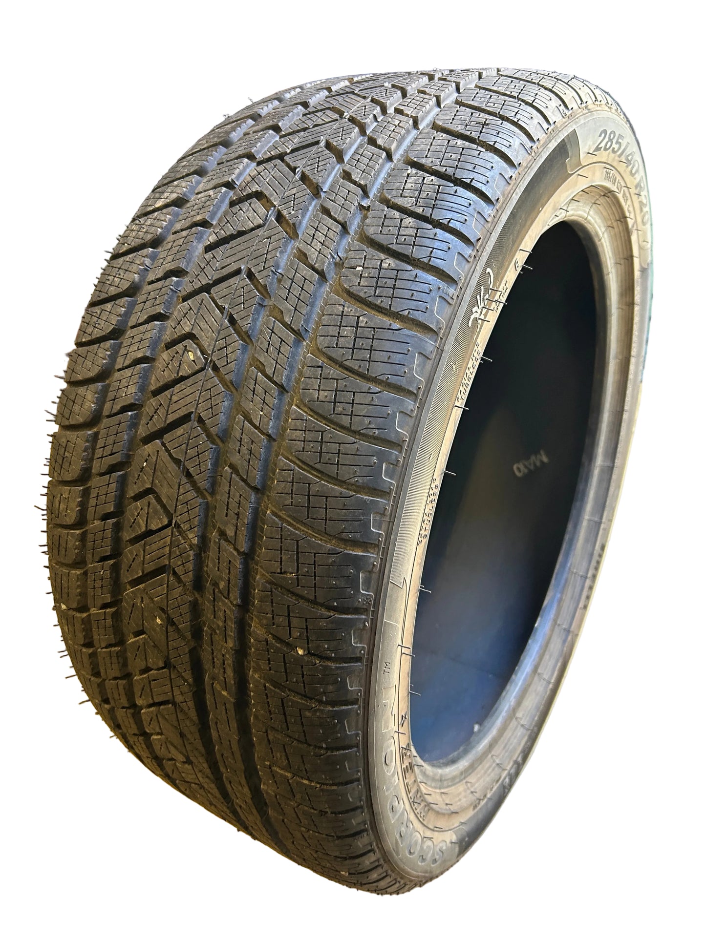 USED 9/32" PIRELLI SCORPION WINTER BSW P 285 40 20 108V XL WINTER TIRE 2378300