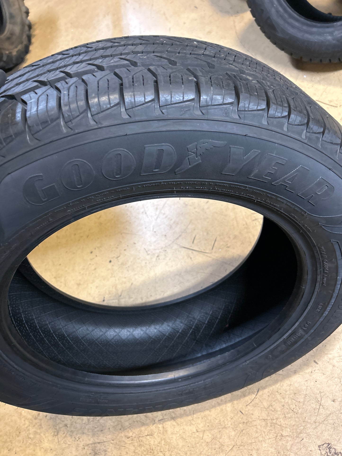 GOODYEAR ASSURANCE OUTLAST BSW P 235 60R 8 103V SL ALL SEASON TIRE 409934554