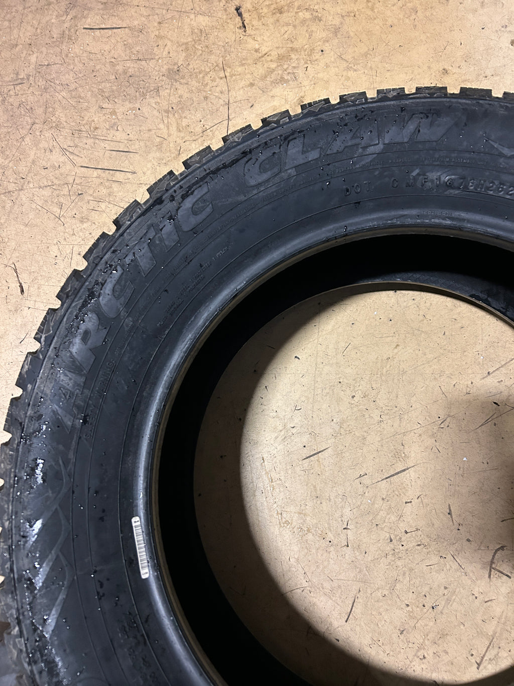 VANGUARD ARCTIC CLAW WINTER WXI BSW P 215 60 16 95T WINTER TIRE ARC48