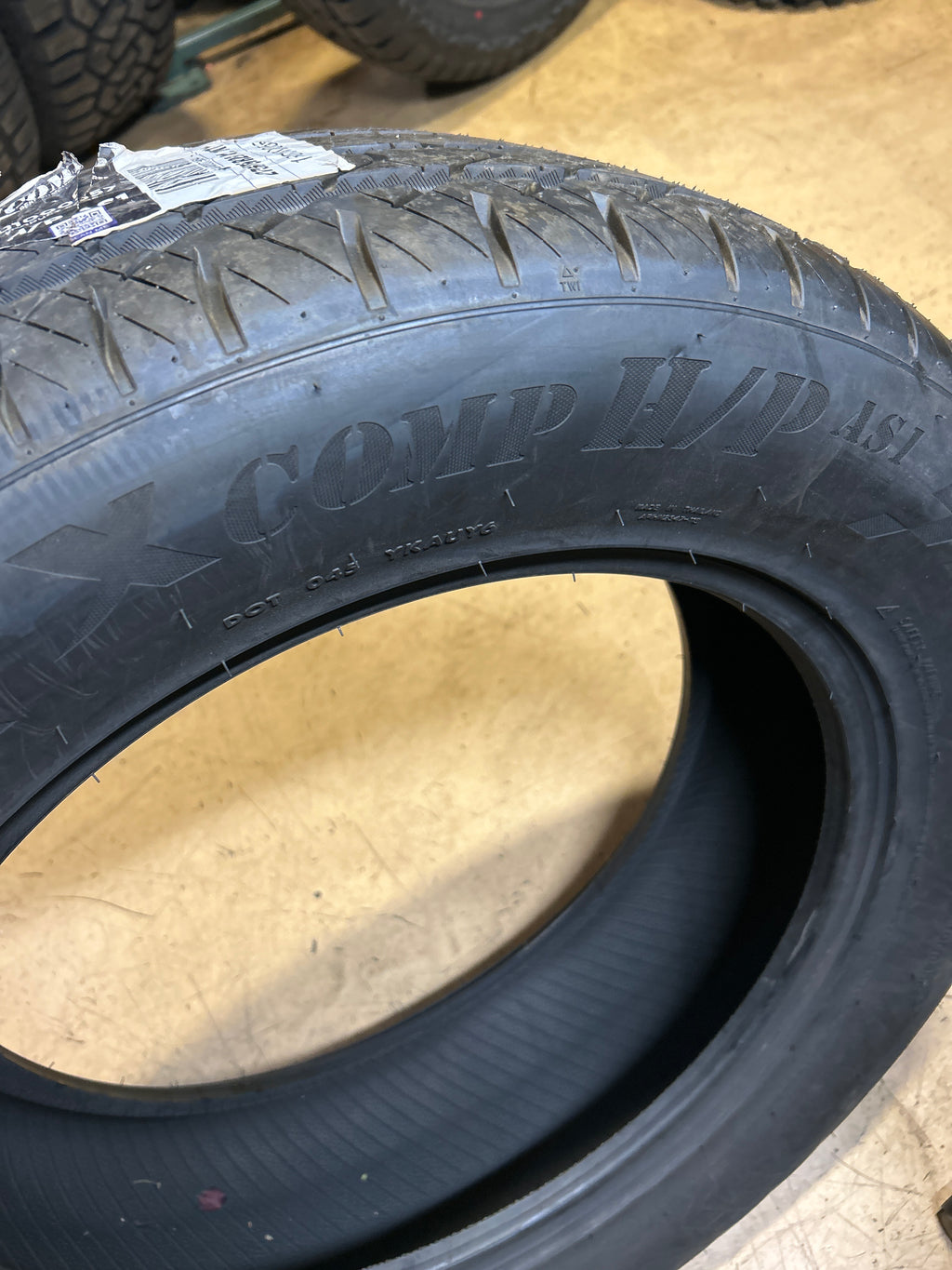 GLADIATOR XCOMP H/P AS1 BSW P275 55 20 117V XL ALL SEASON TIRE 1801000557