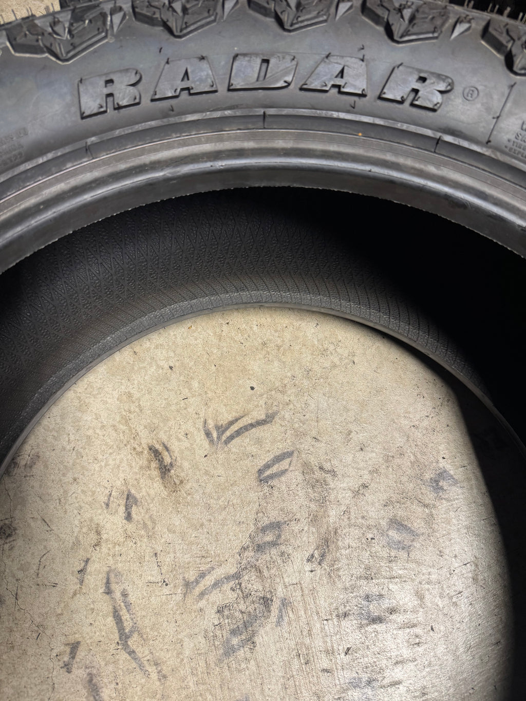 NOS RADAR RENEGADE R/T+ BSW LT 285 55 20 122/119Q 10PLY RUGGED TERRAIN TIRE RND0087