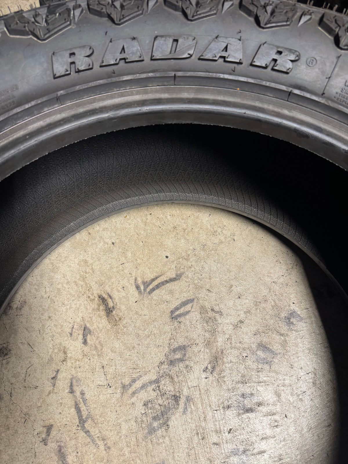NOS RADAR RENEGADE R/T+ BSW LT 285 55 20 122/119Q 10PLY RUGGED TERRAIN TIRE RND0087