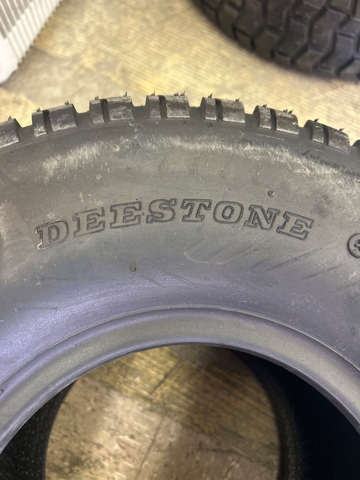 DEESTONE D266 BSW 20 10 8 87A3 4PLY LAWN TIRE DS7066