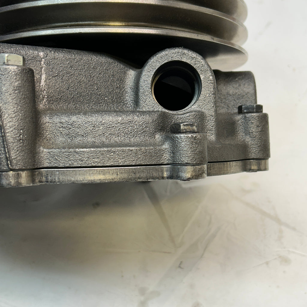 JOHN DEERE WATER PUMP RE33453