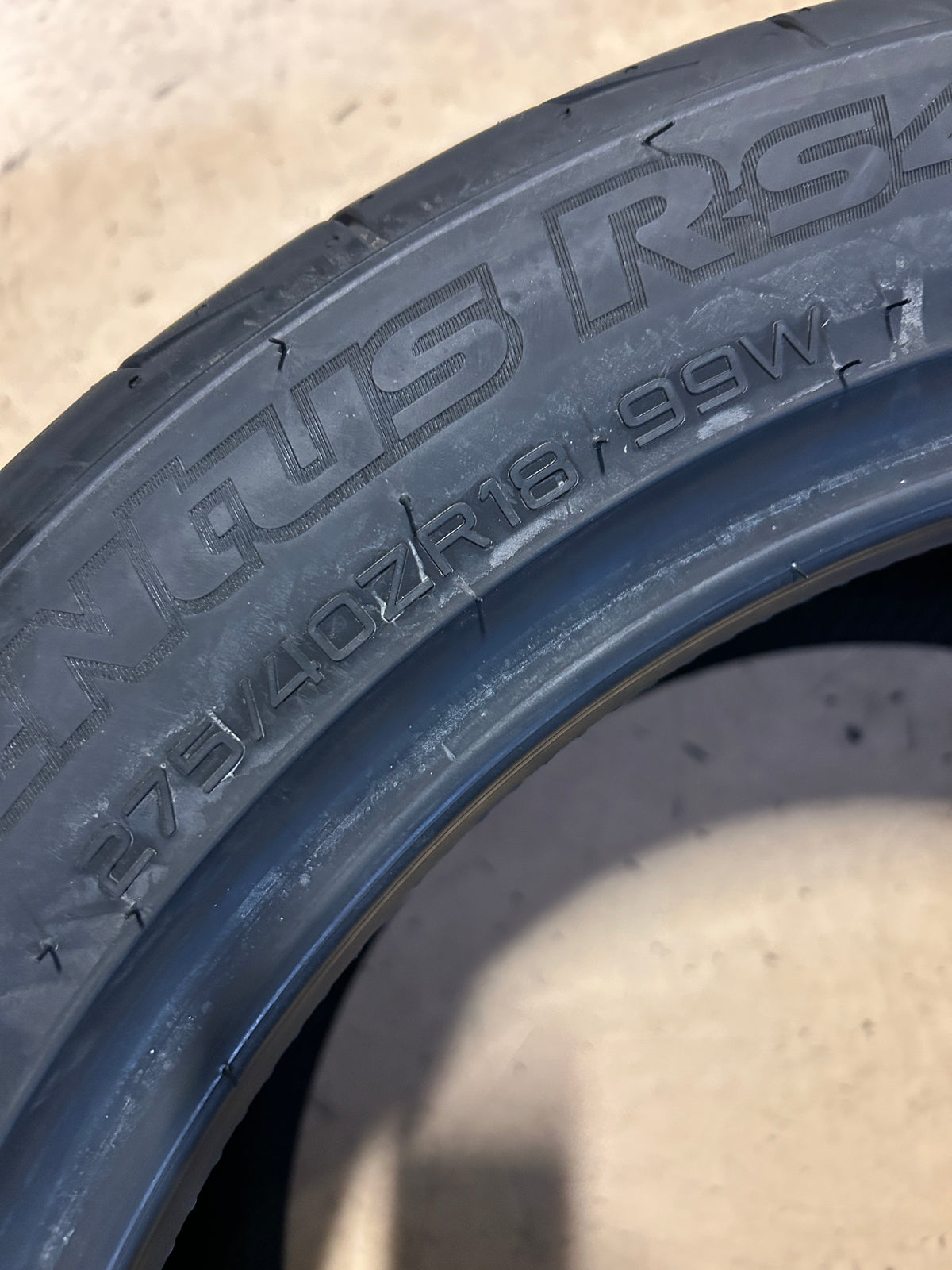 NOS HANKOOK VENTUS RS4 BSW P 275 40 18 99W UHP TIRE 1020377