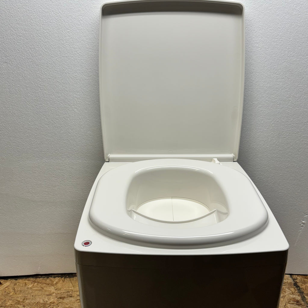 CUDDY COMPOSTING TOILET 3.9 GAL CAPACITY