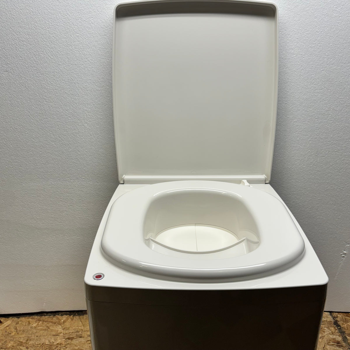 CUDDY COMPOSTING TOILET 3.9 GAL CAPACITY
