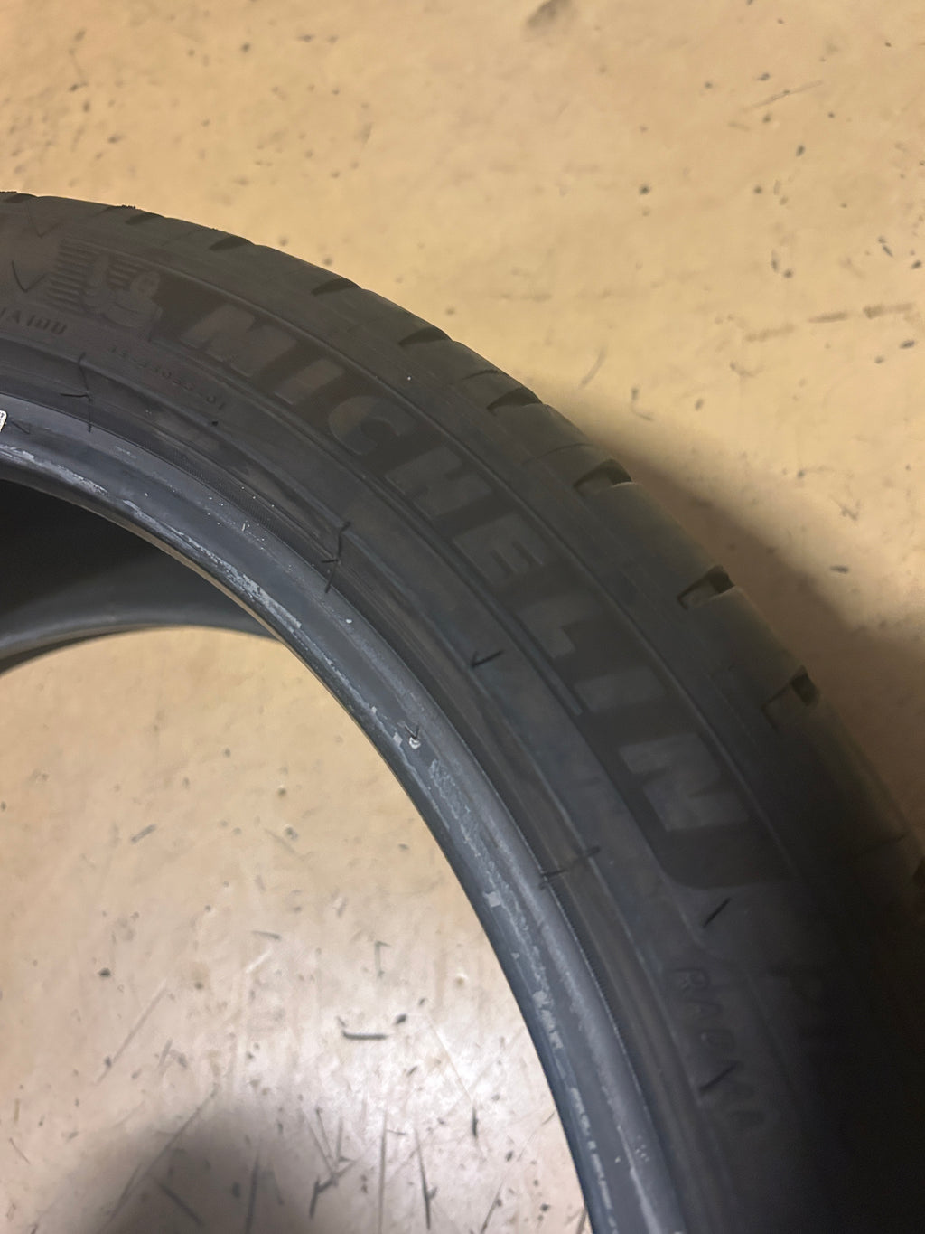 8/32" USED MICHELIN PILOT SPORT 4S BSW P 225 40 18 92Y XL PERFORMANCE TIRE 02717