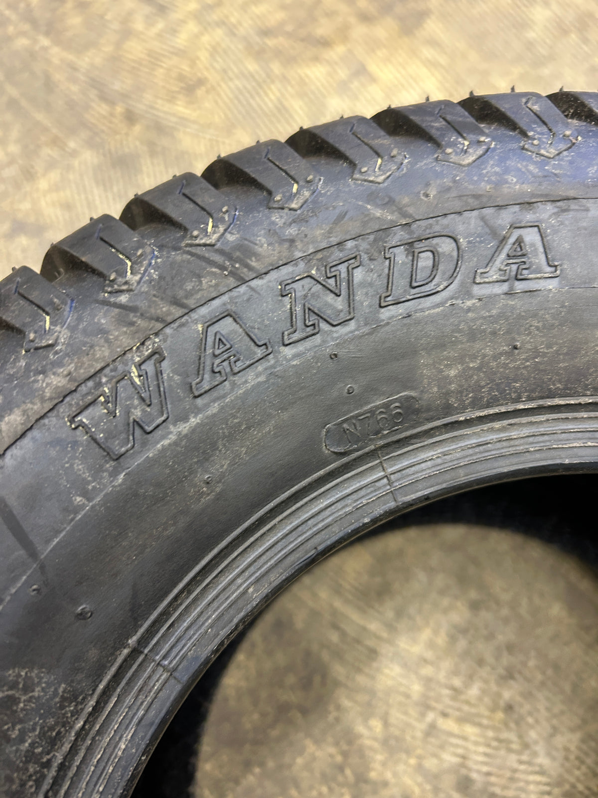 WANDA P332 BSW 20 10 10 4PLY LAWN TIRE W332201000104
