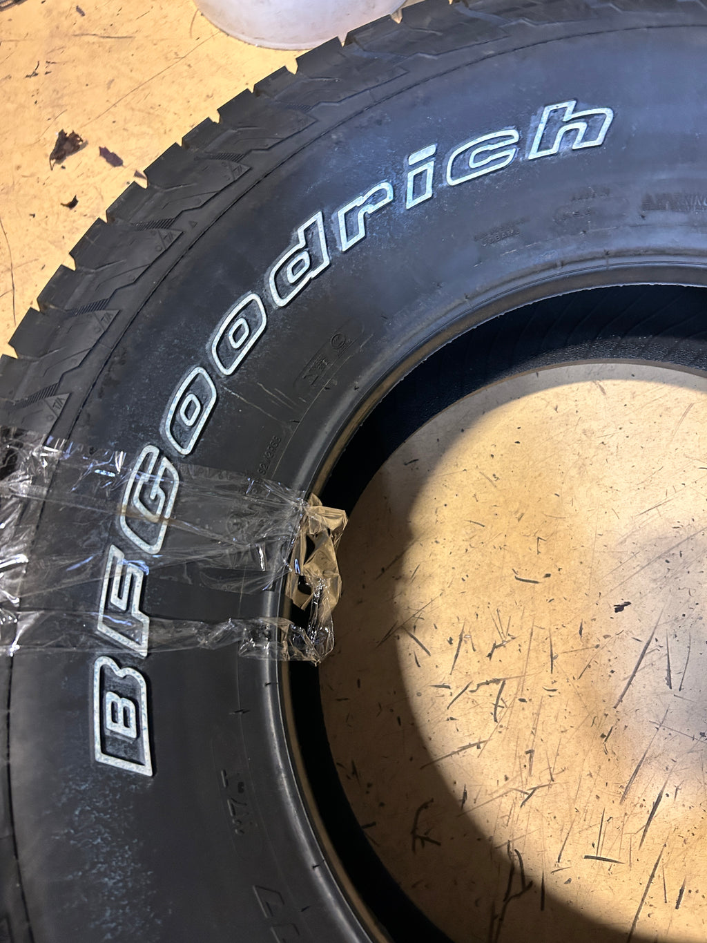 BFGOODRICH TRAIL-TERRAIN T/A PLUS OWL P 285 70 17 117T  ALL TERRAIN TIRE 43051