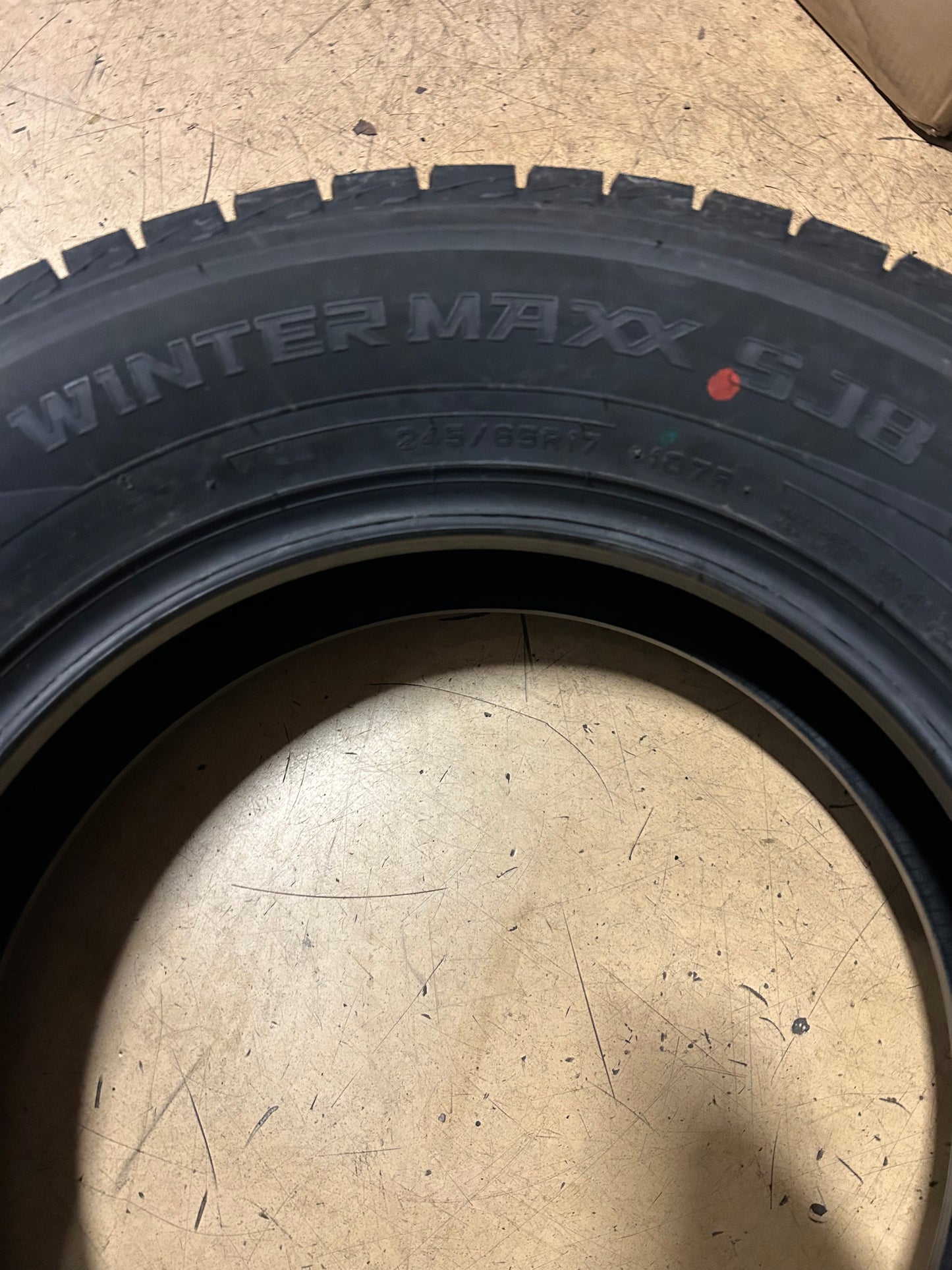 DUNLOP WINTER MAXX SJ8 BSW P 245 65 17 107R WINTER TIRE 290124110