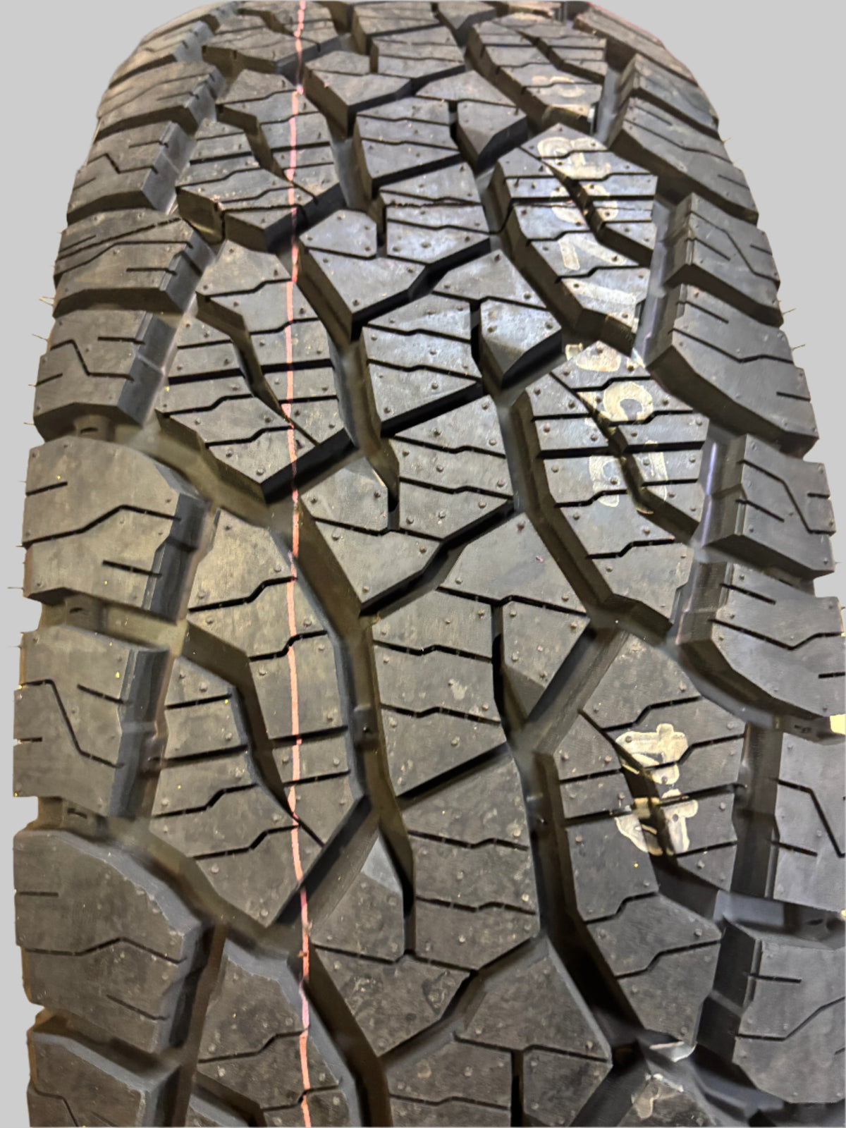 KUMHO ROAD VENTURE AT52 BSW P 255 70 18 113T ALL TERRAIN TIRE 2289983