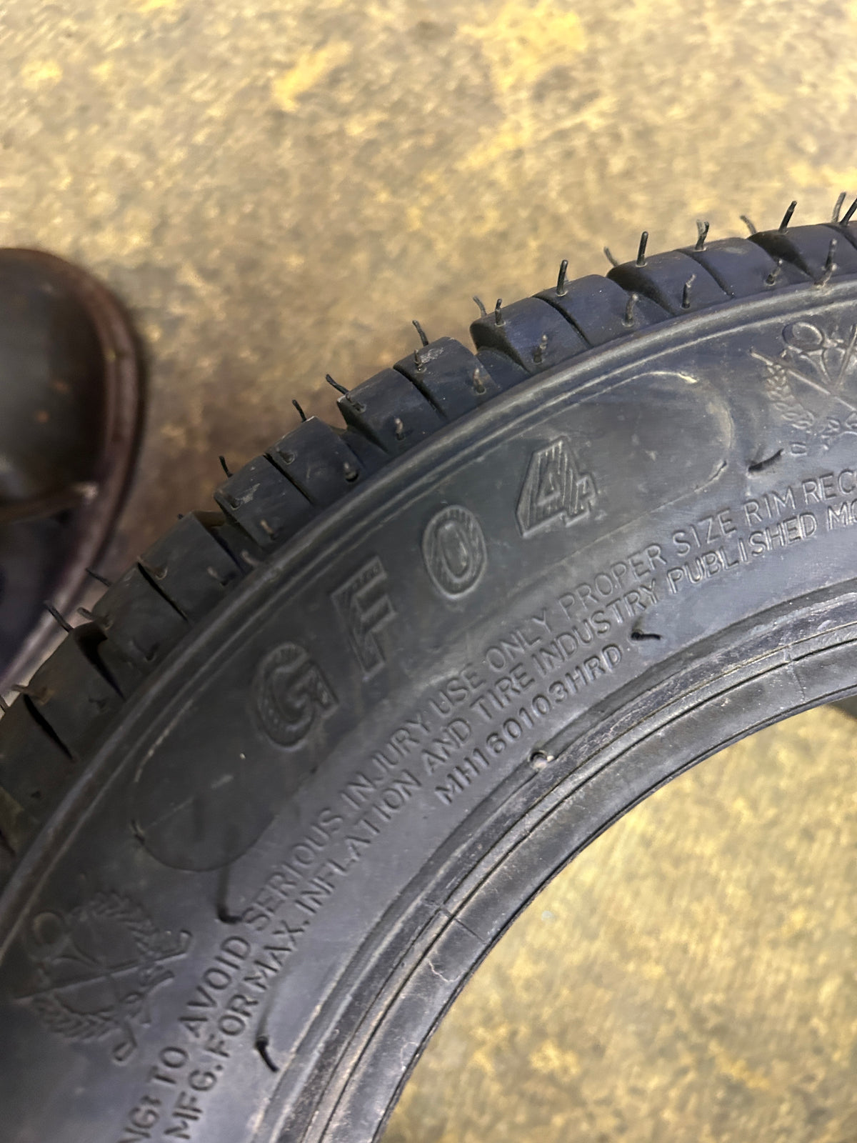 FORERUNNER GF04 BSW 18 8 10 4PLY GOLF TIRE 66409B0001