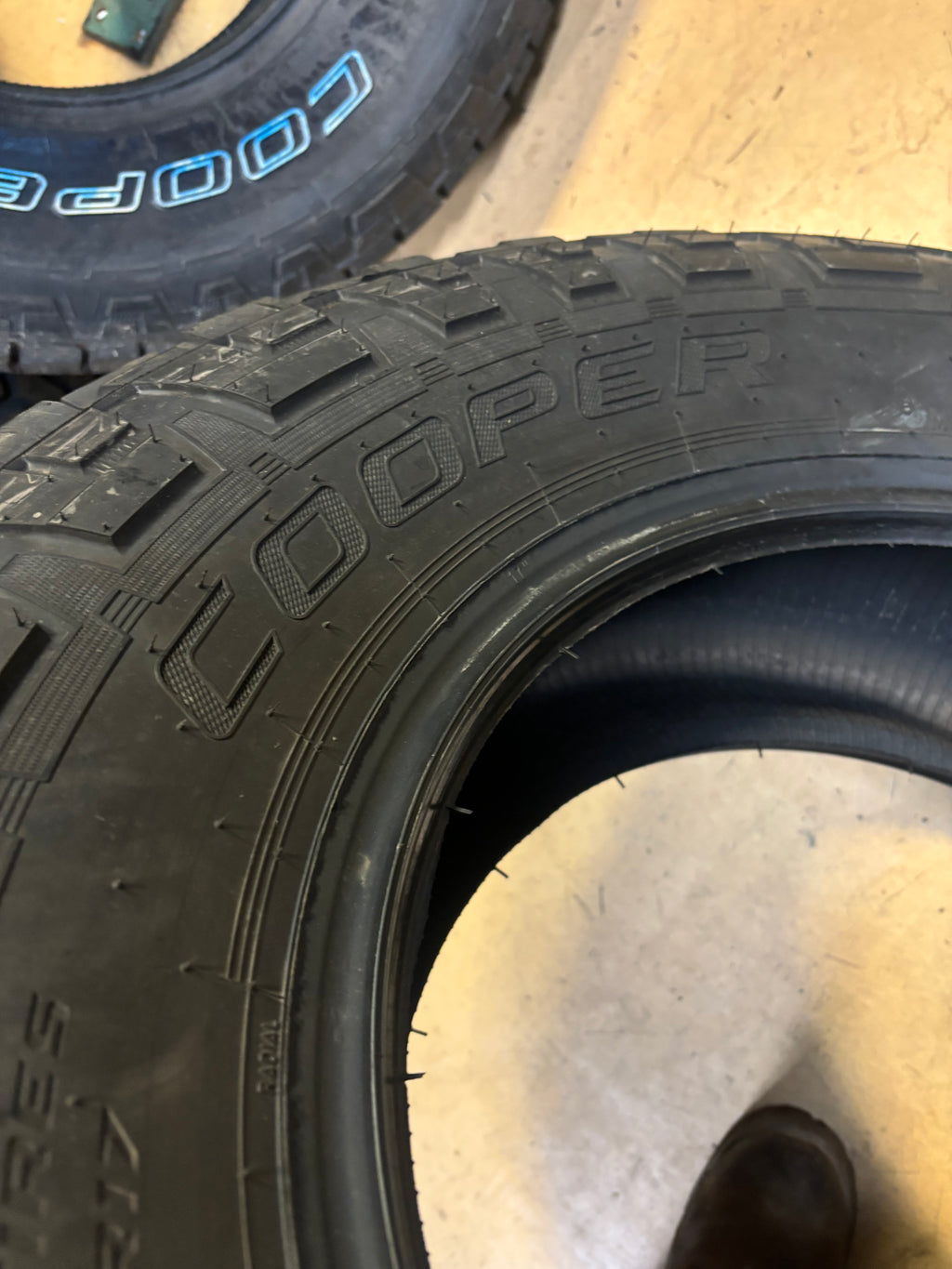 COOPER DISCOVERER AT3 XLT BSW LT 285 70 17 121/118S ALL TERRAIN TIRE 170053002