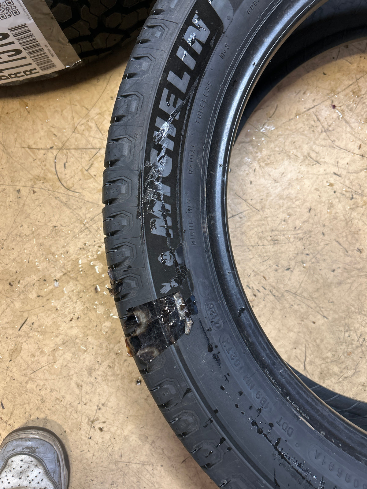MICHELIN  DEFENDER 2 BSW P 235/50R19 103H ALL SEASON TIRE 69845