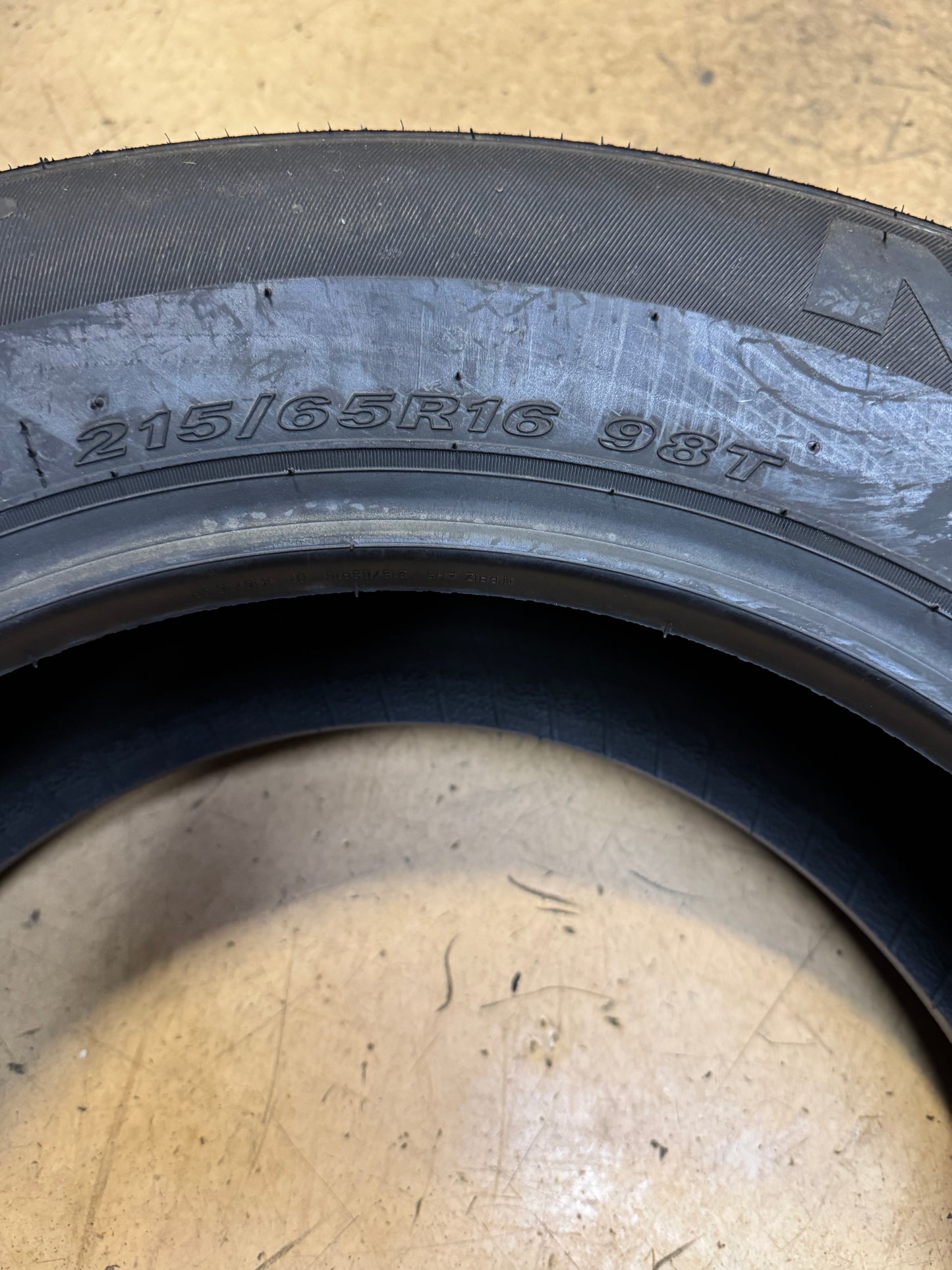 NOS NEXEN NPRIZ AH5 BSW P 215 65 17 98T ALL SEASON TIRE 15143NXK